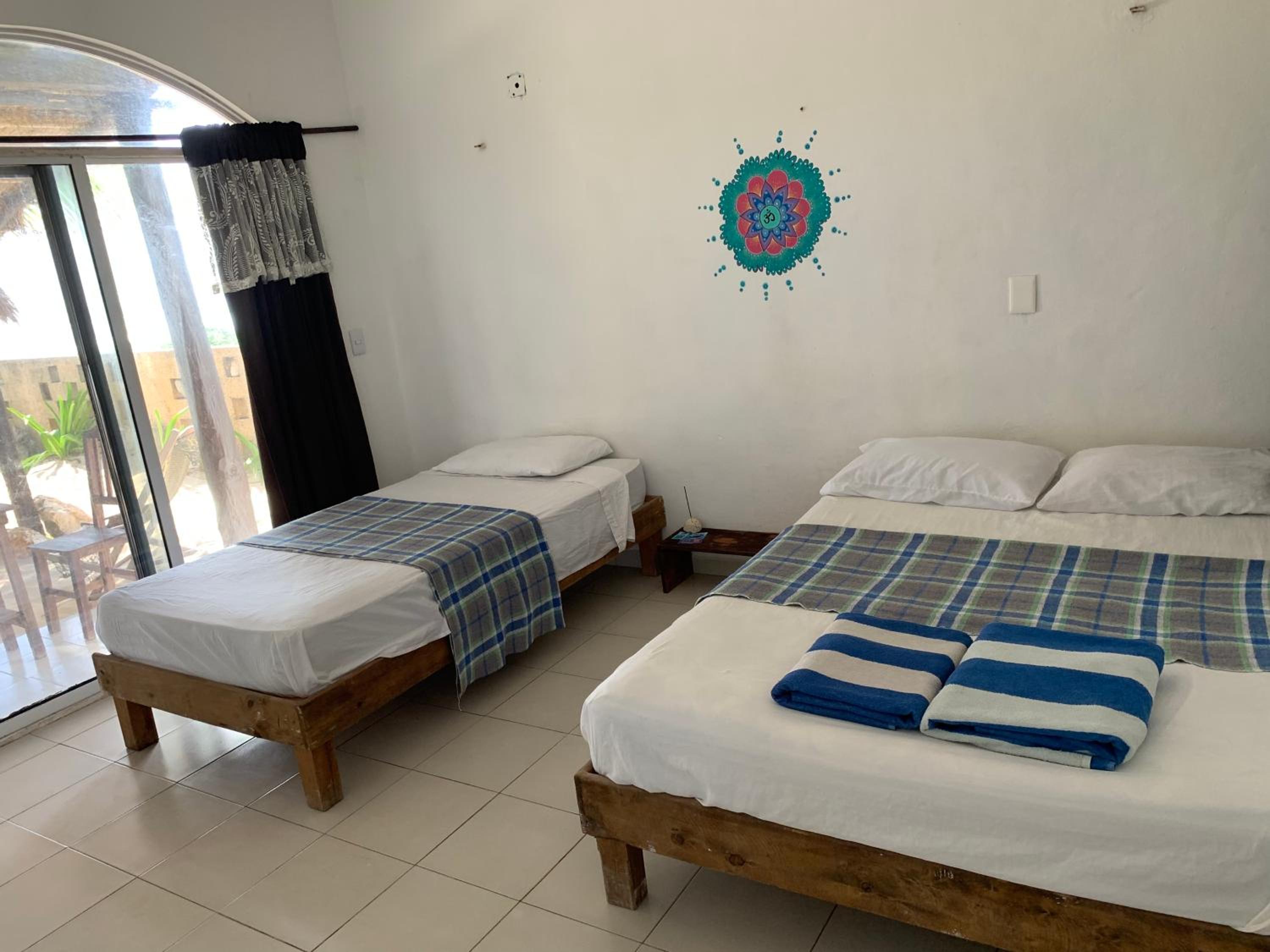 Standard Twin Room with Sea View - Photo 2
