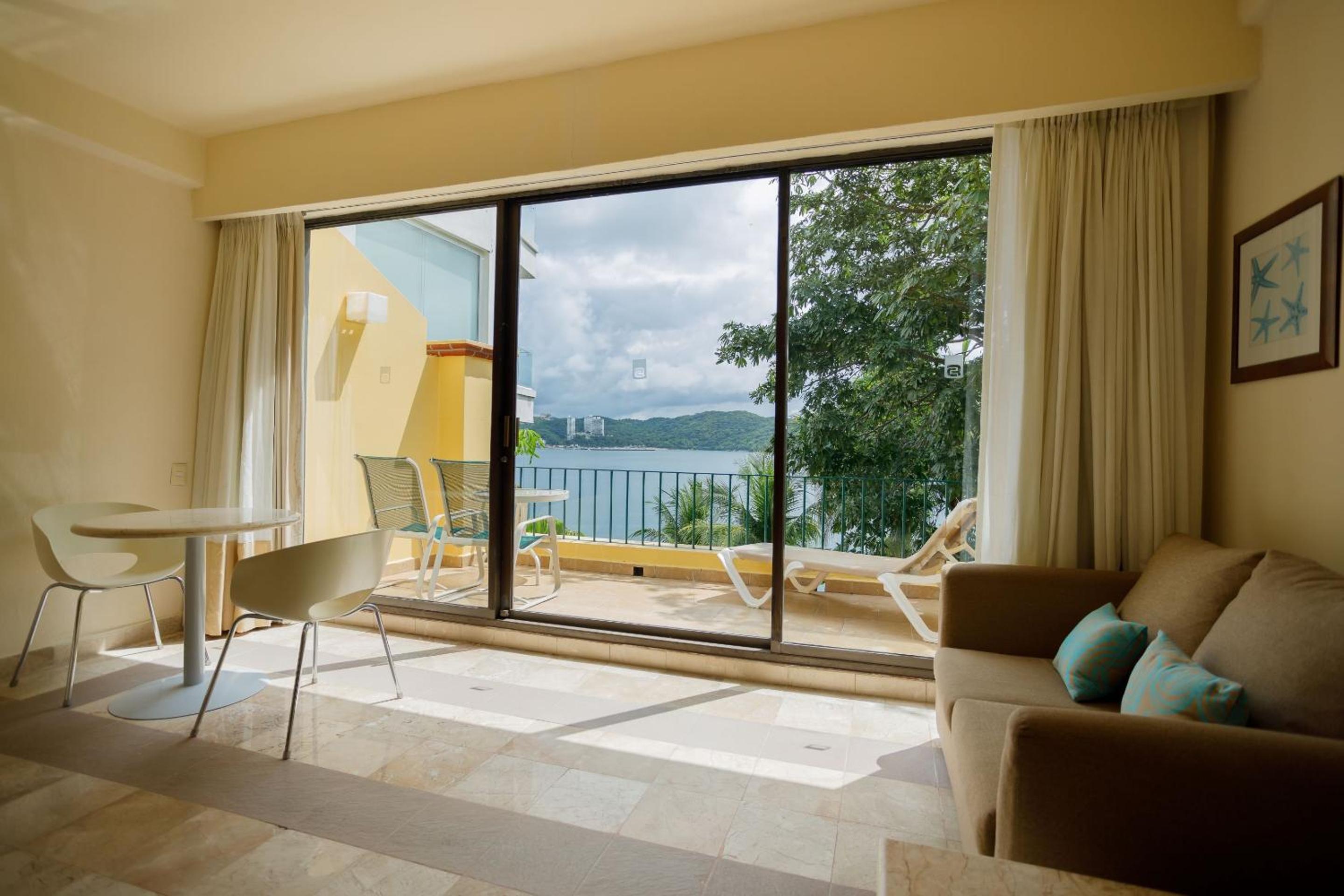 Deluxe Double Two Beds Partial Sea View - Photo 5