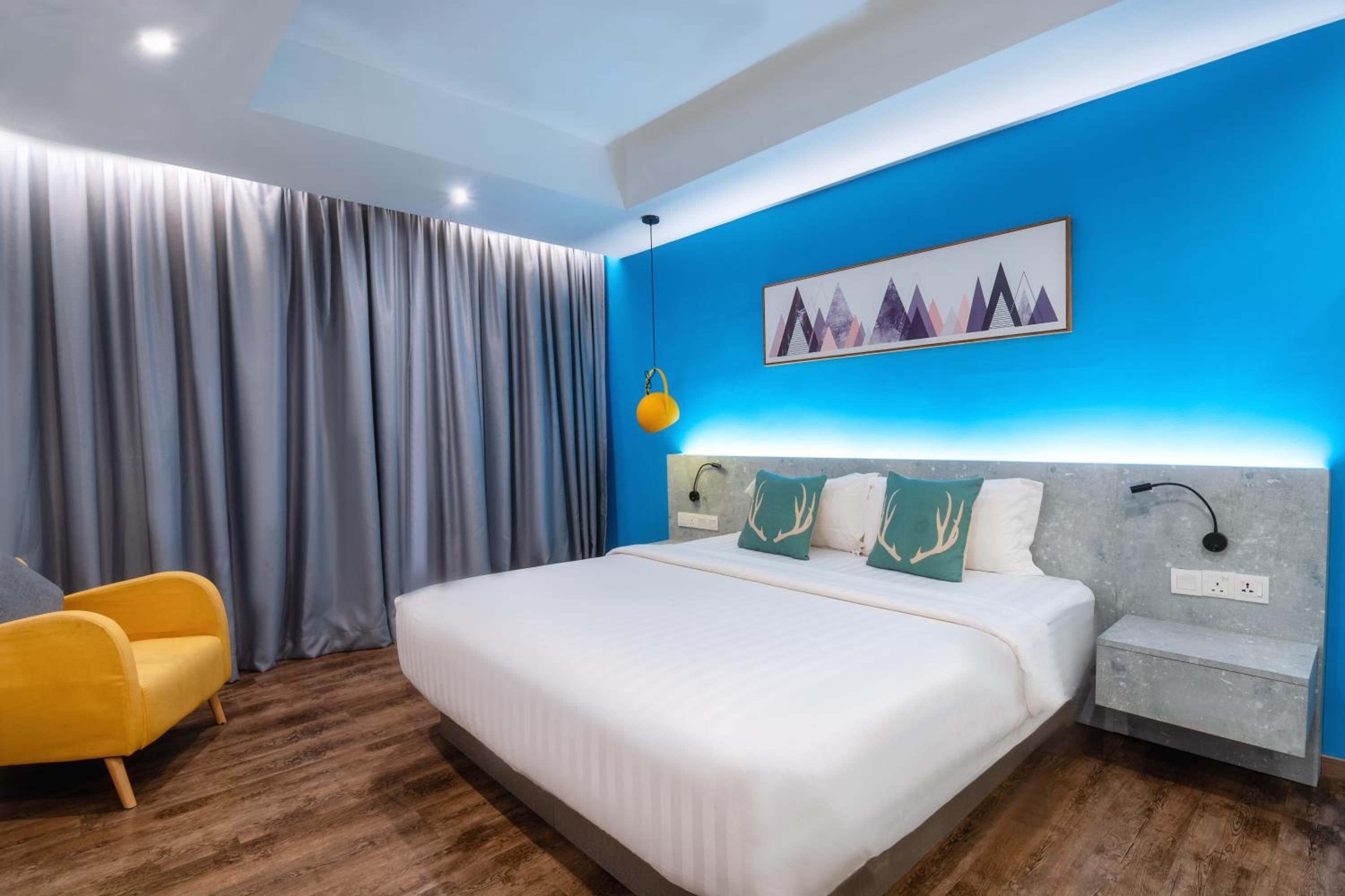Deluxe King Room - Photo 2