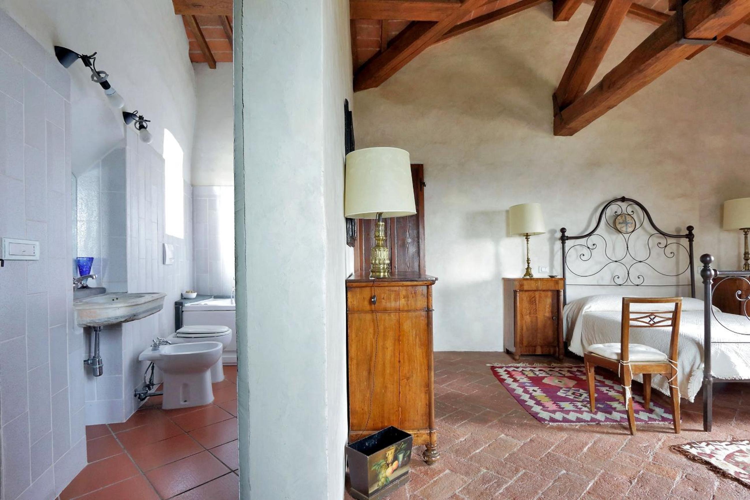 Deluxe One-Bedroom Apartment
