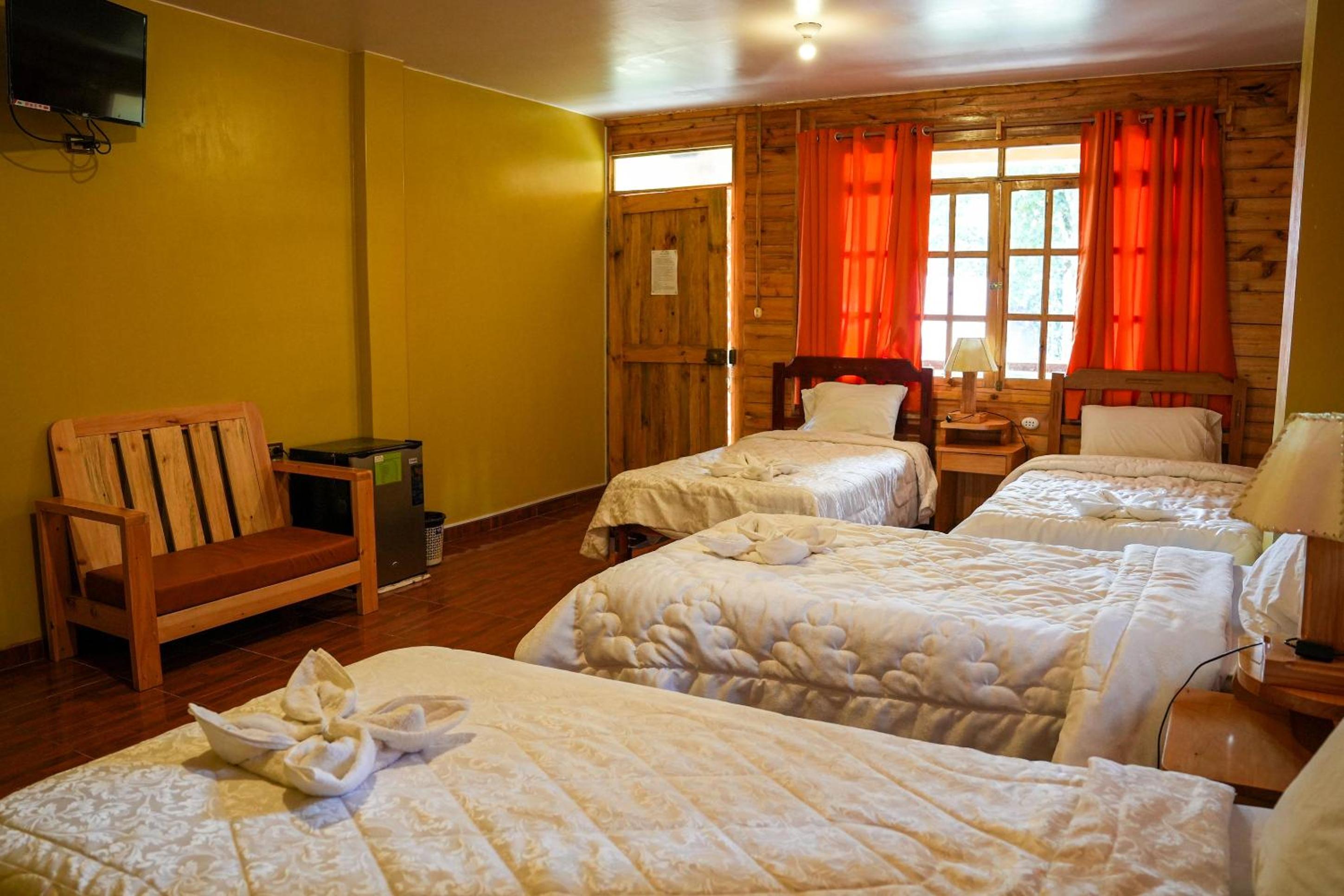 Quadruple Room with Private Bathroom photo 1