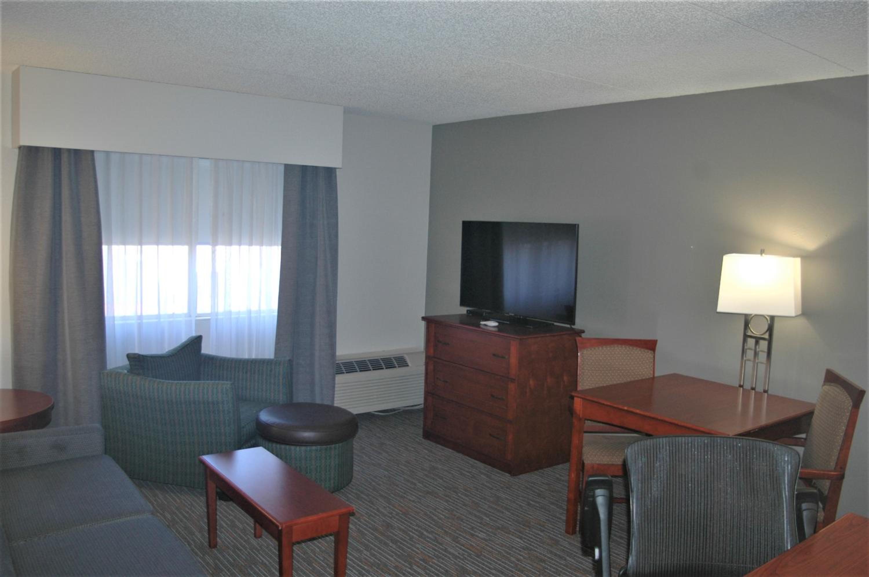 1 King Bed, Suite, City/Courtyard View, Non-Smoking - Photo 4
