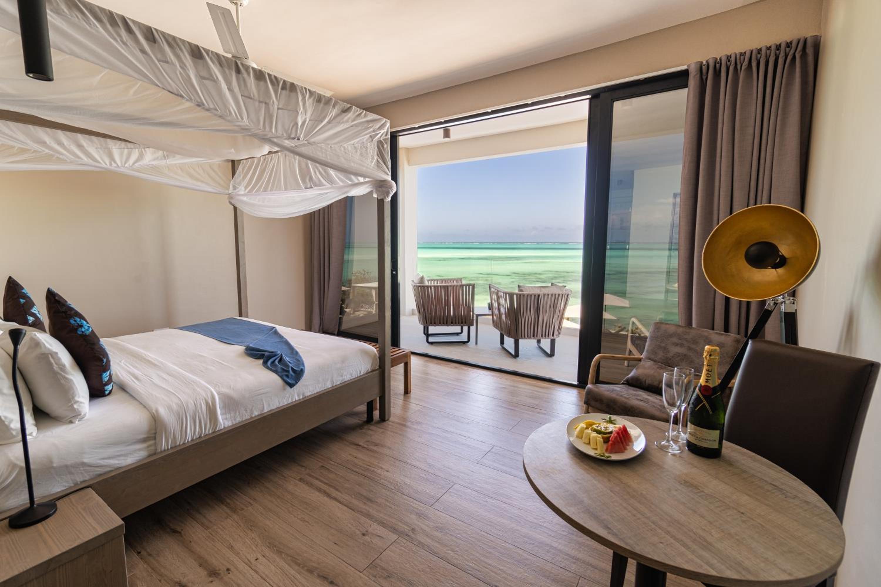 King Room with Sea View - Photo 22