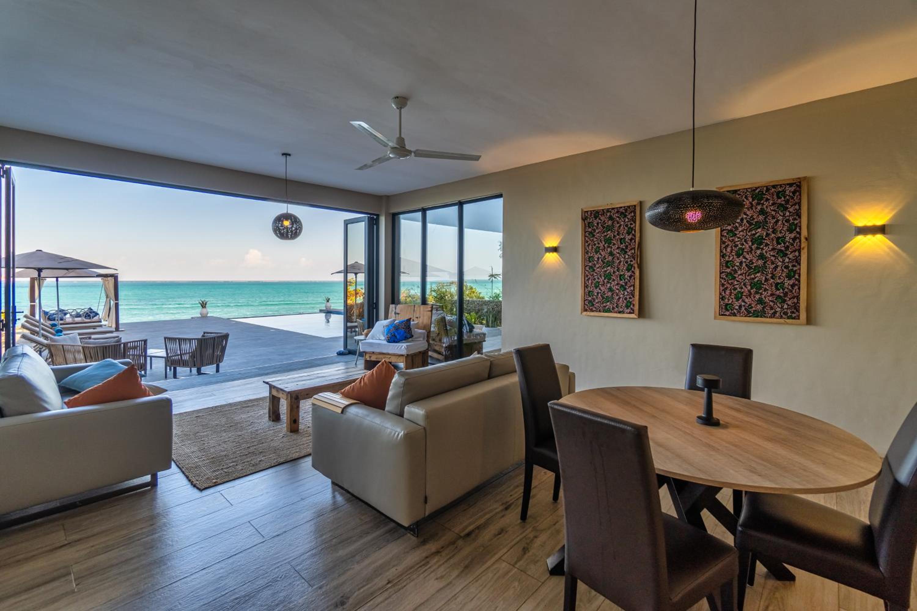 Villa - Beach Front - Photo 1