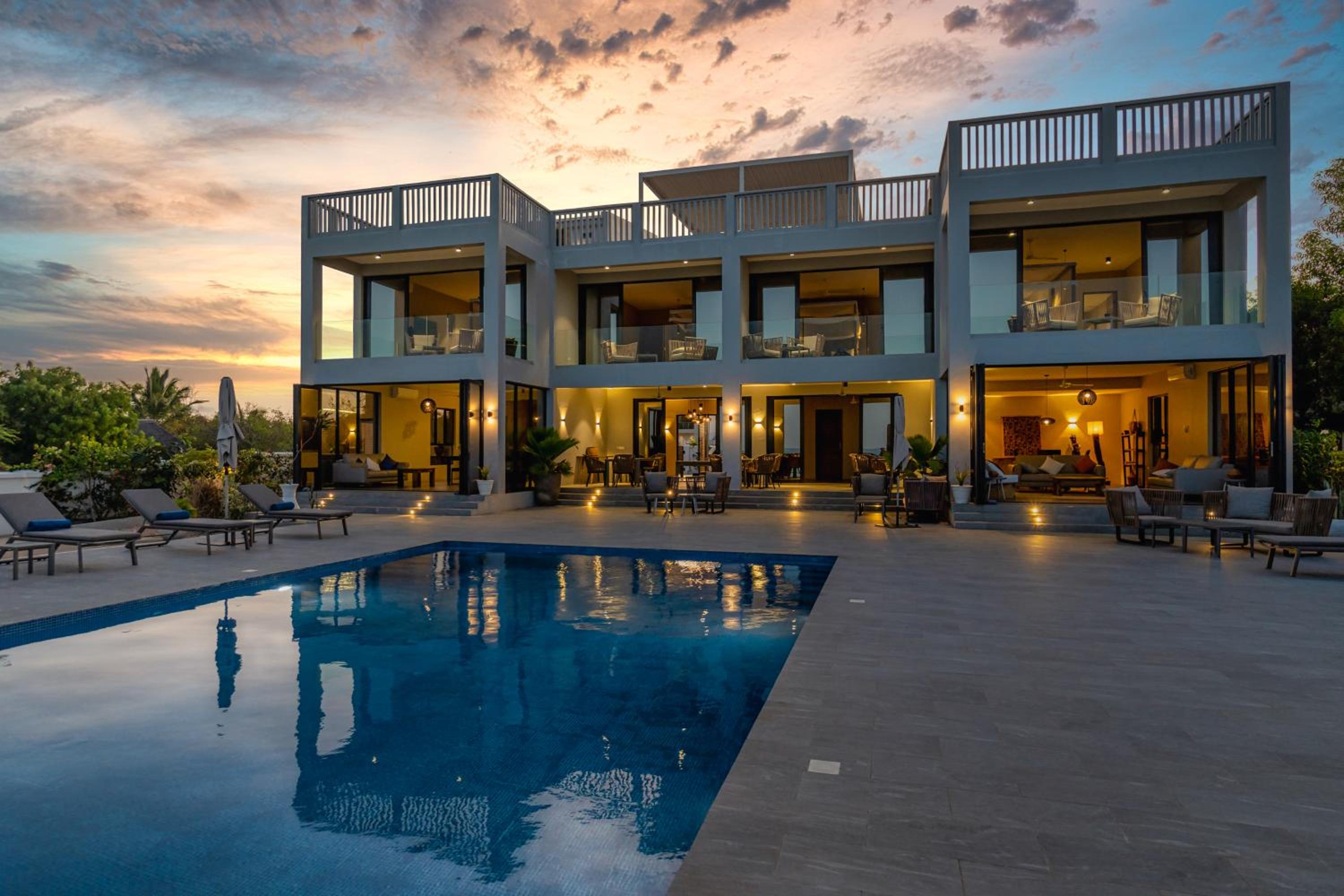 Villa - Beach Front - Photo 3