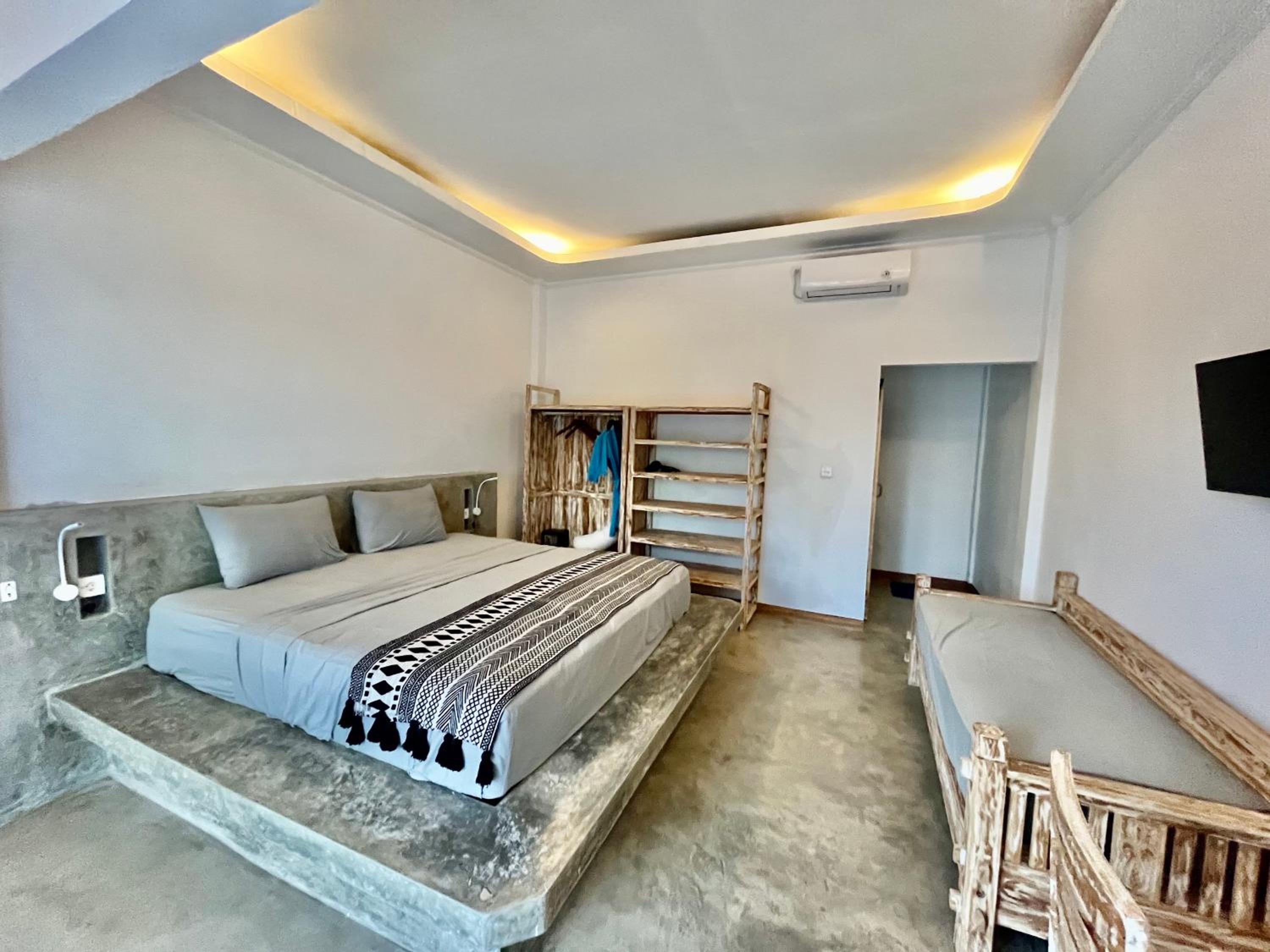 Double Room with Balcony - Photo 4