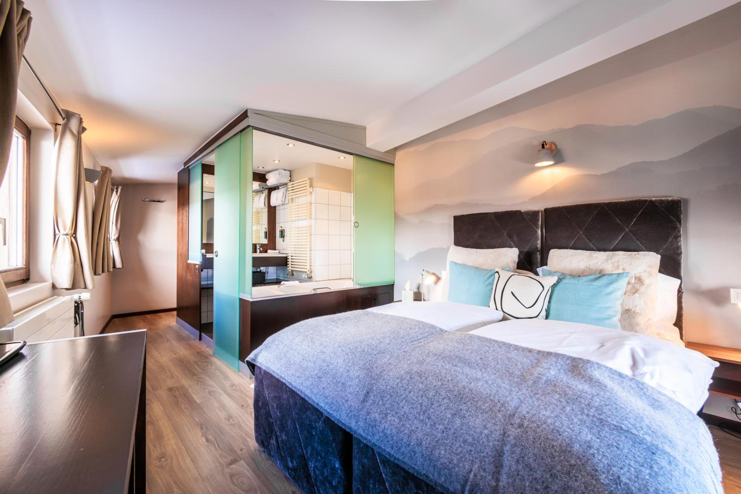 Twin Room with Mountain View