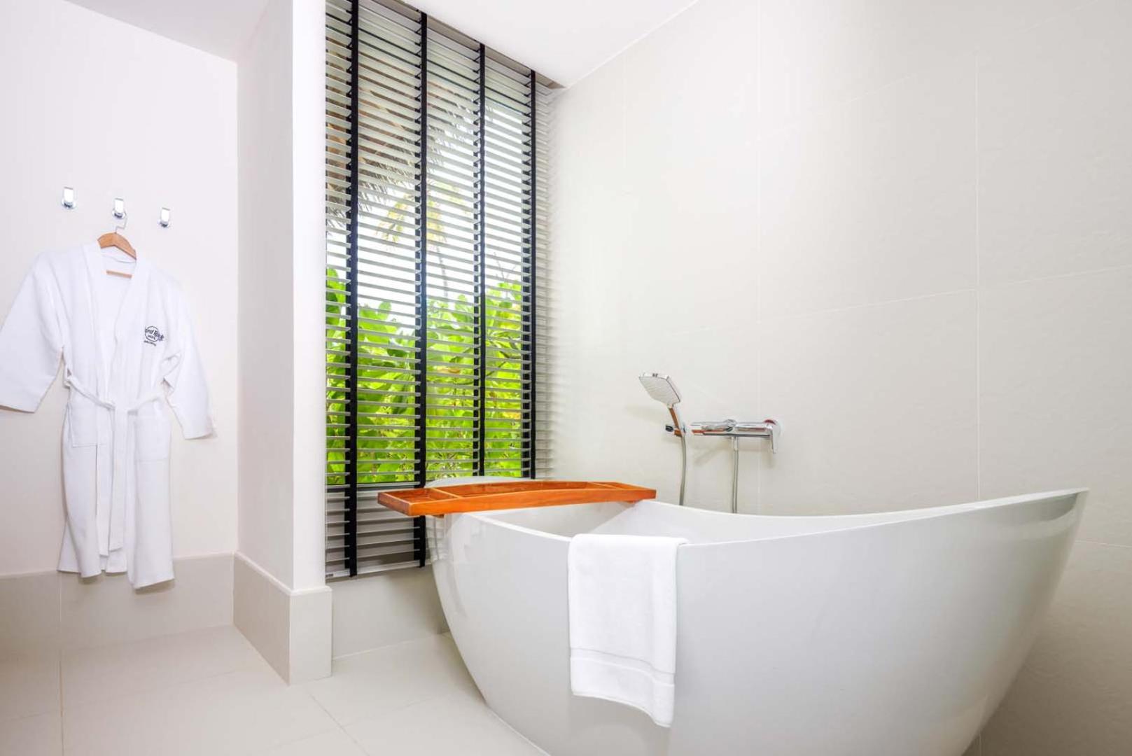 Gold Beach Villa - King Bed photo 2