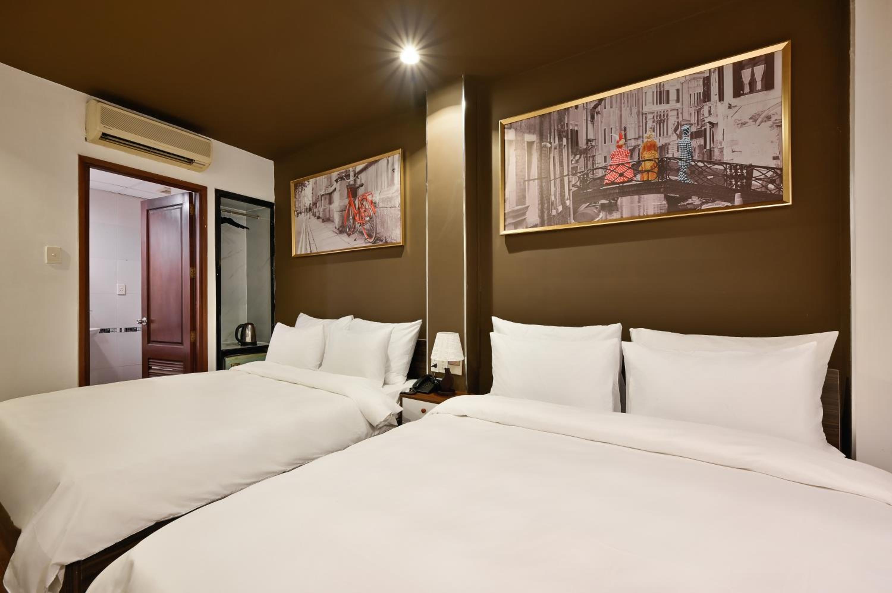 Executive Queen Room With Two Queen Beds With Complimentary Daily Snack photo 3