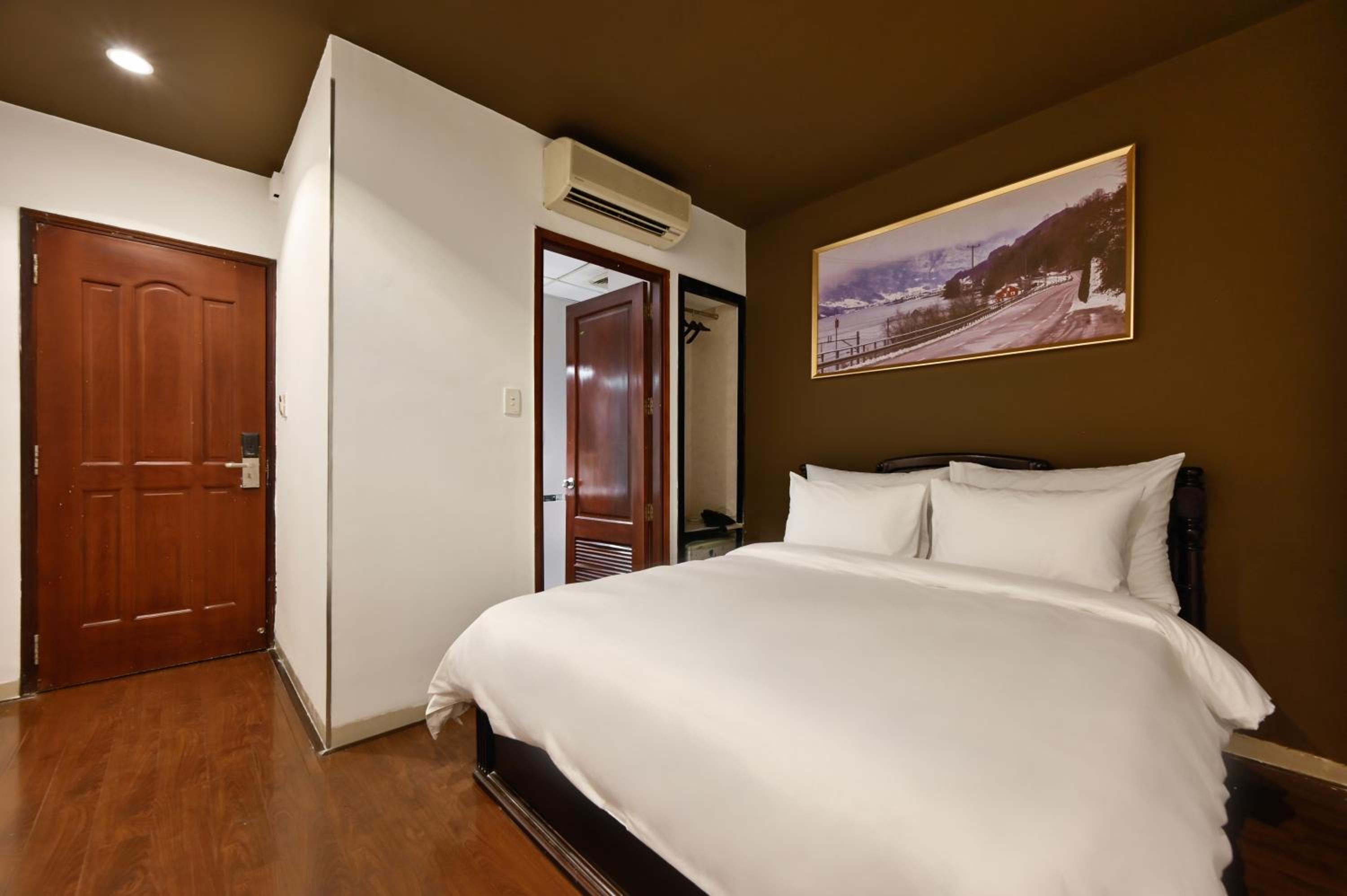 Large Double Room With Complimentary Daily Snack photo 3