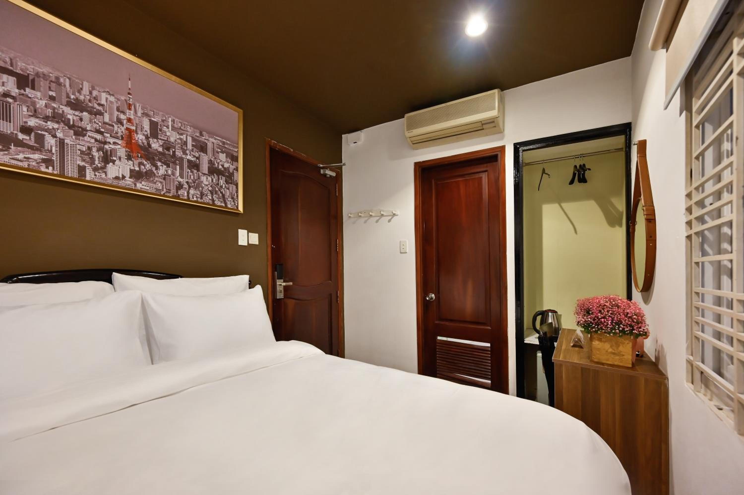 Deluxe Queen Room With Complimentary Daily Snack photo 1