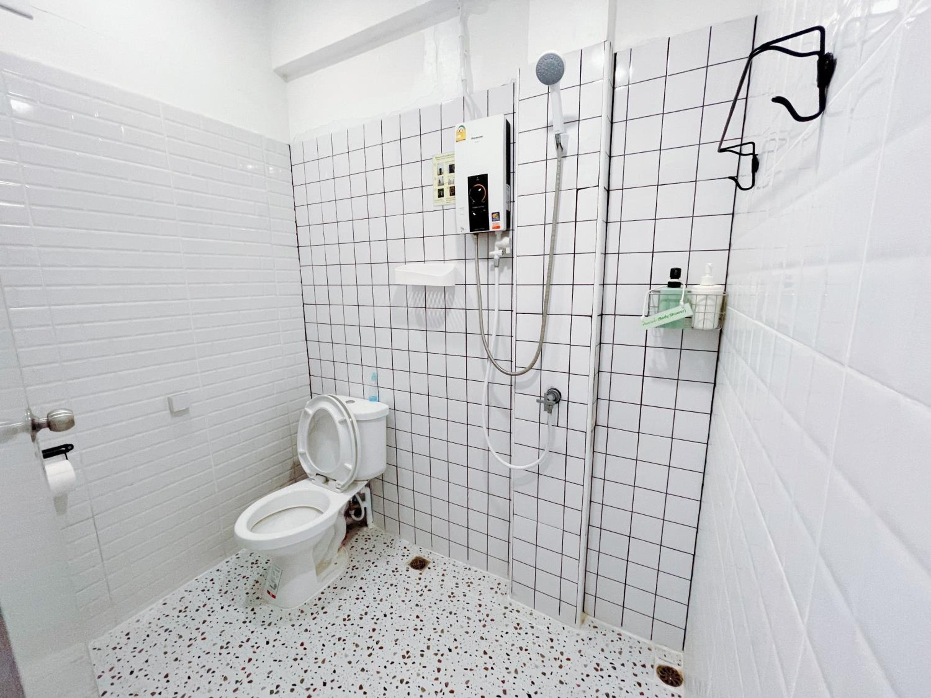 Double Room with Private External Bathroom - Photo 12