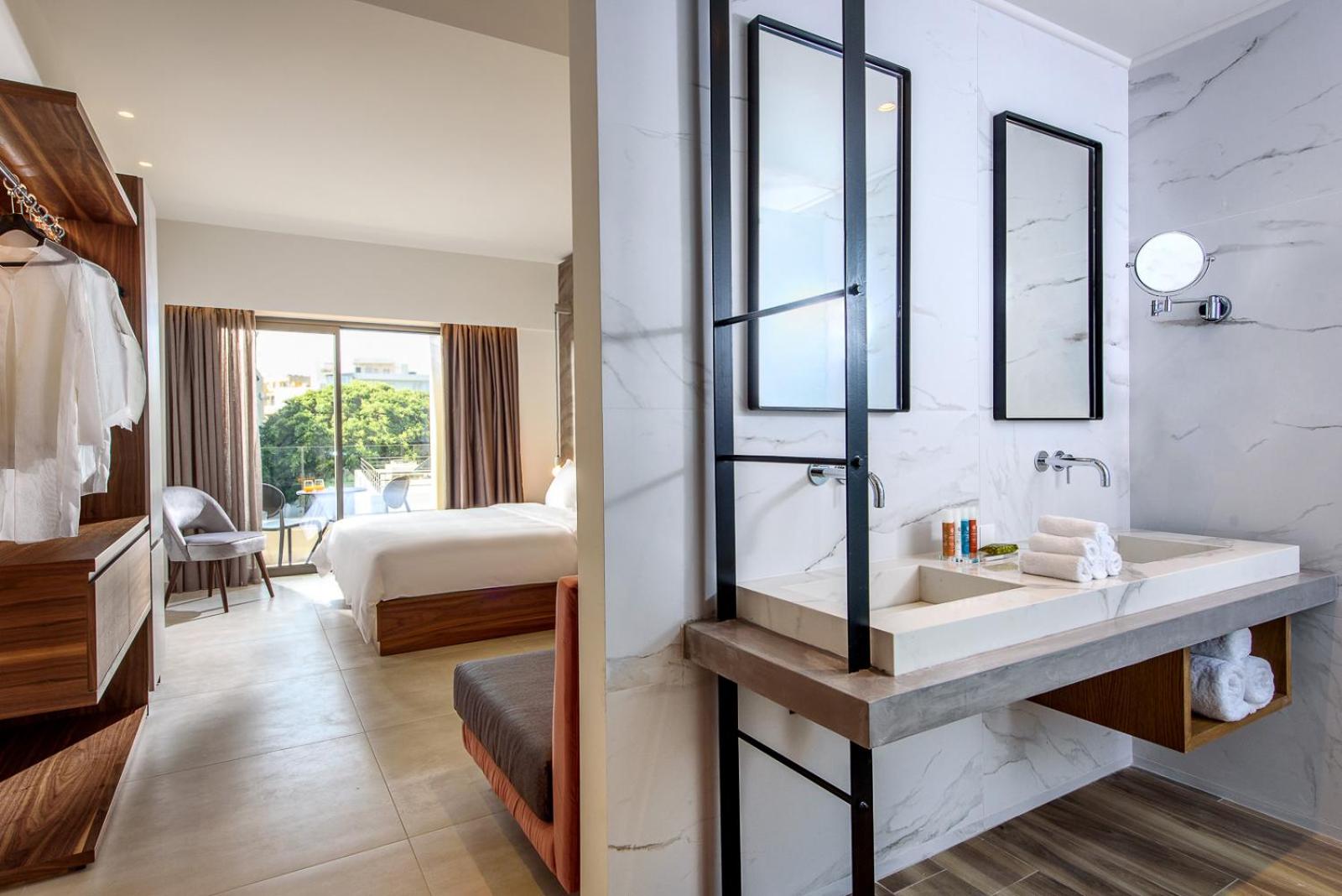 Superior Deluxe Triple Room - Photo 1