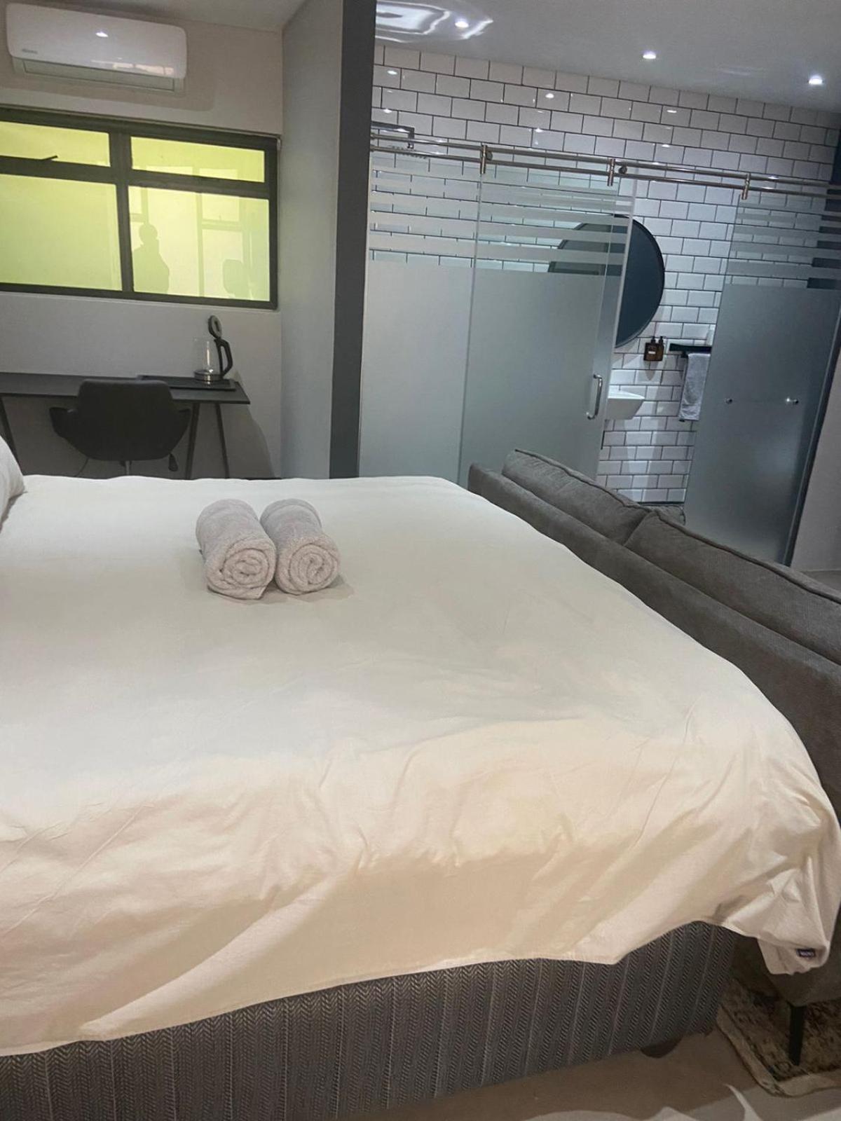 Deluxe Double Room with Shower - Photo 2