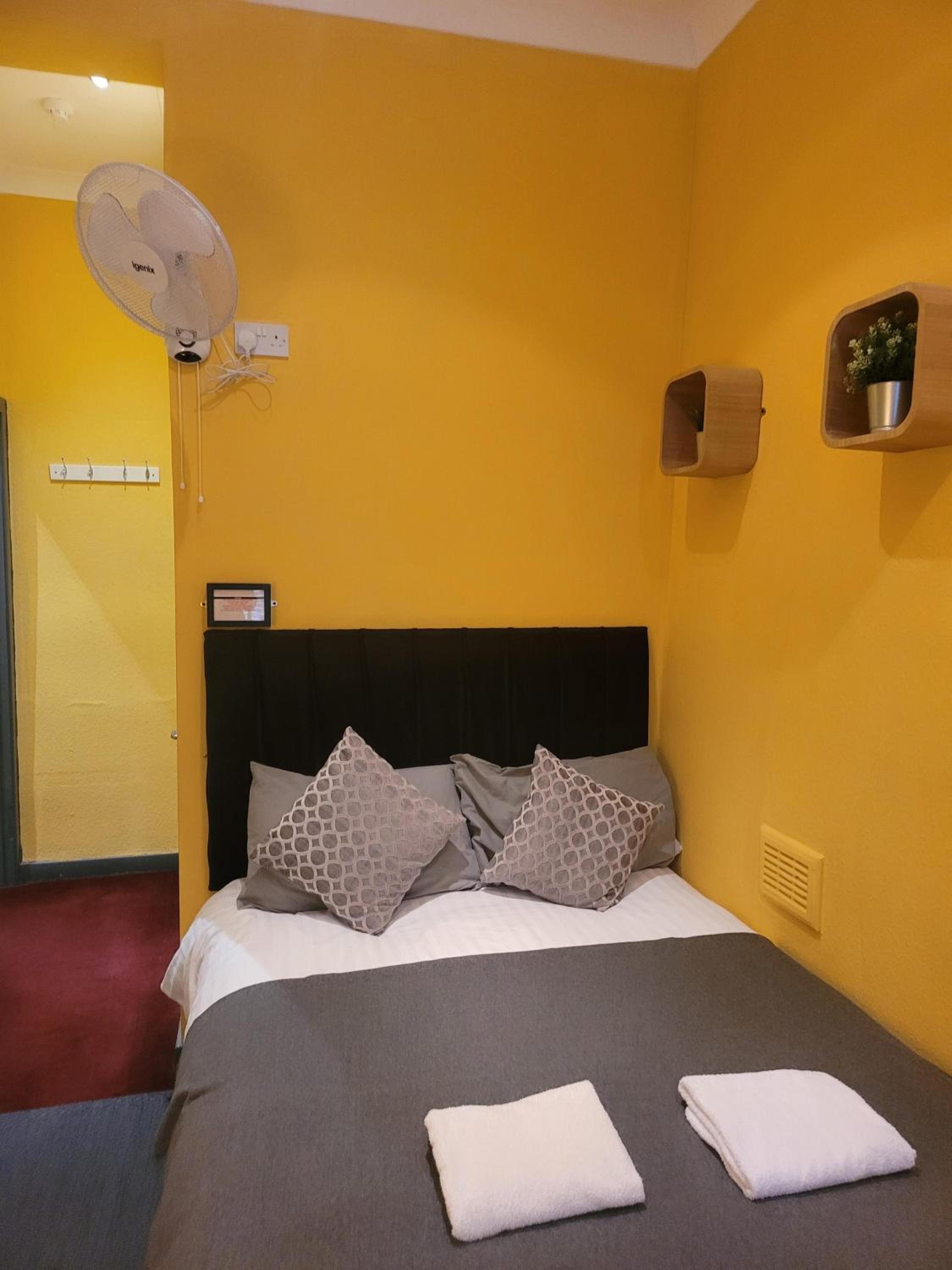 Standard Double Room - Photo 10