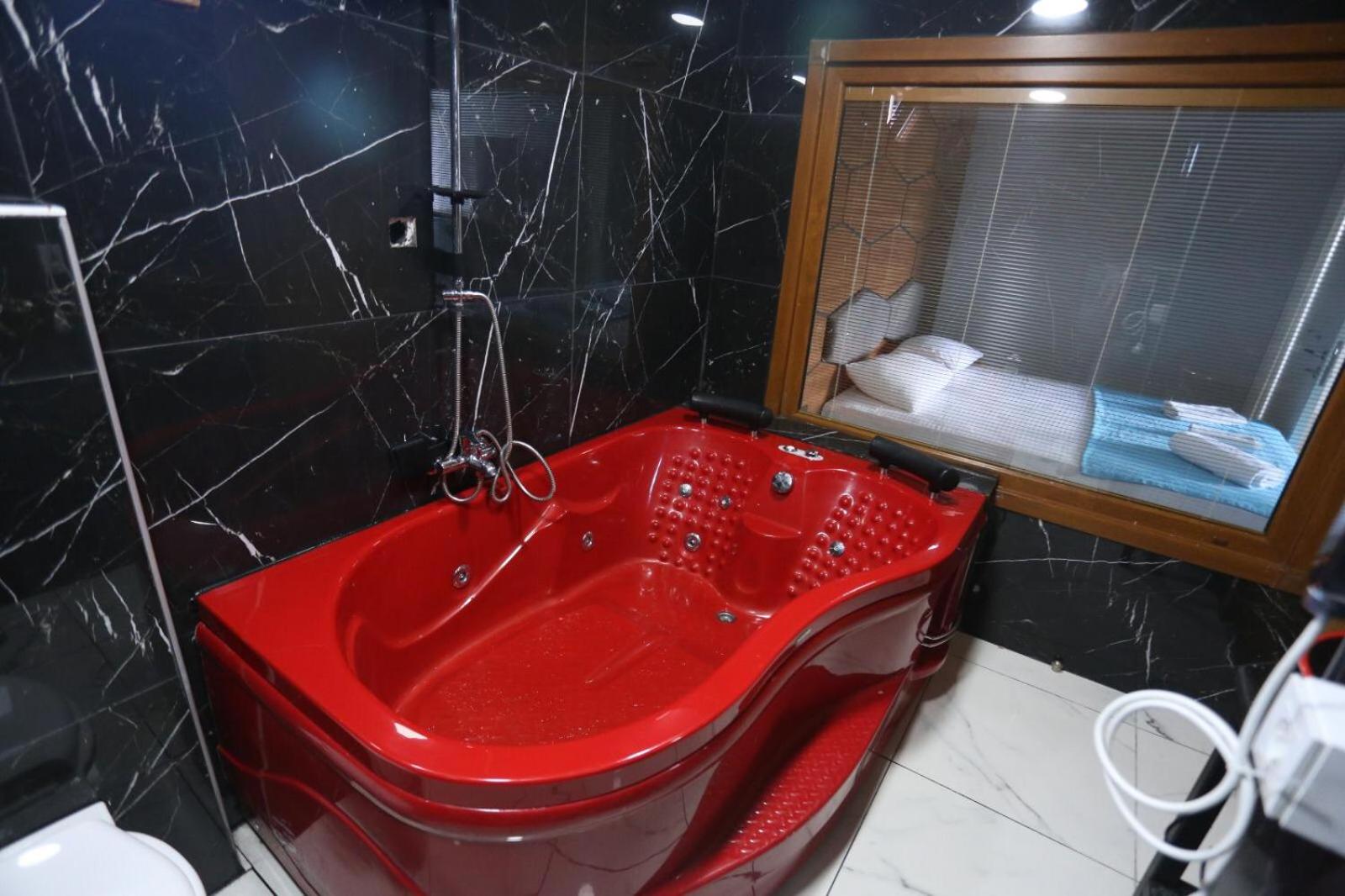 Studio With Spa Bath photo 3