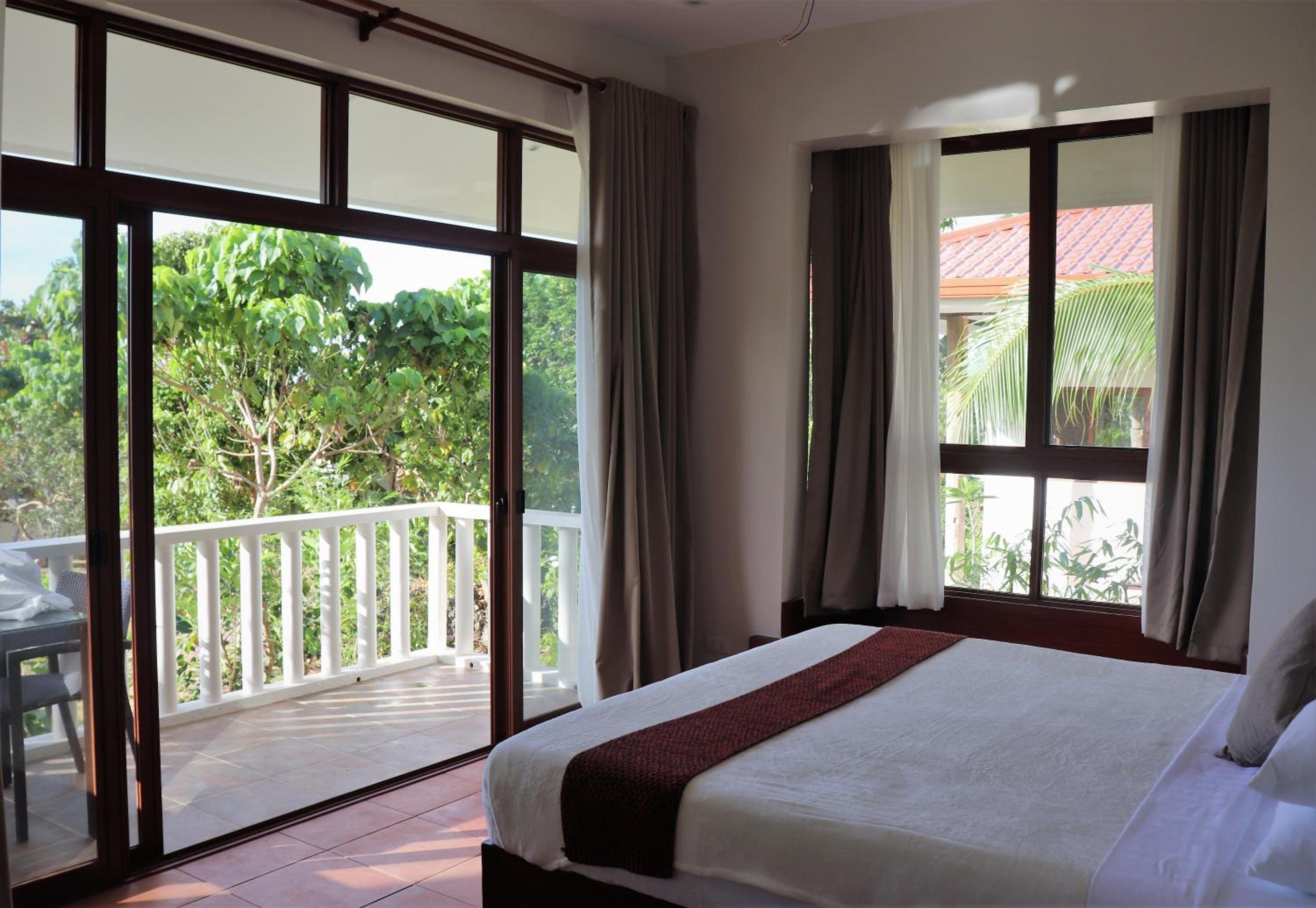 Deluxe Bungalow with Garden View photo 3