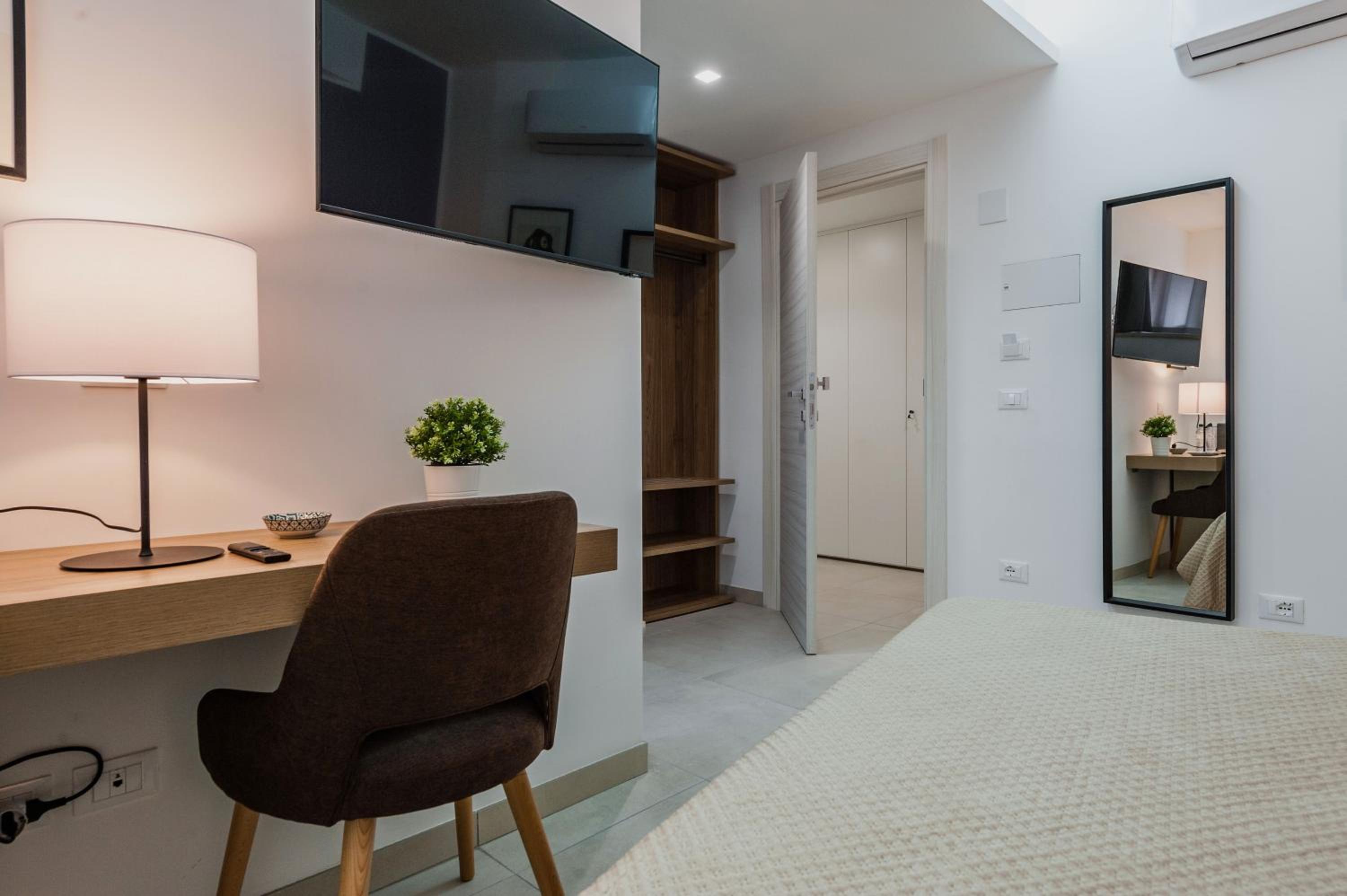 Double Room - Photo 6
