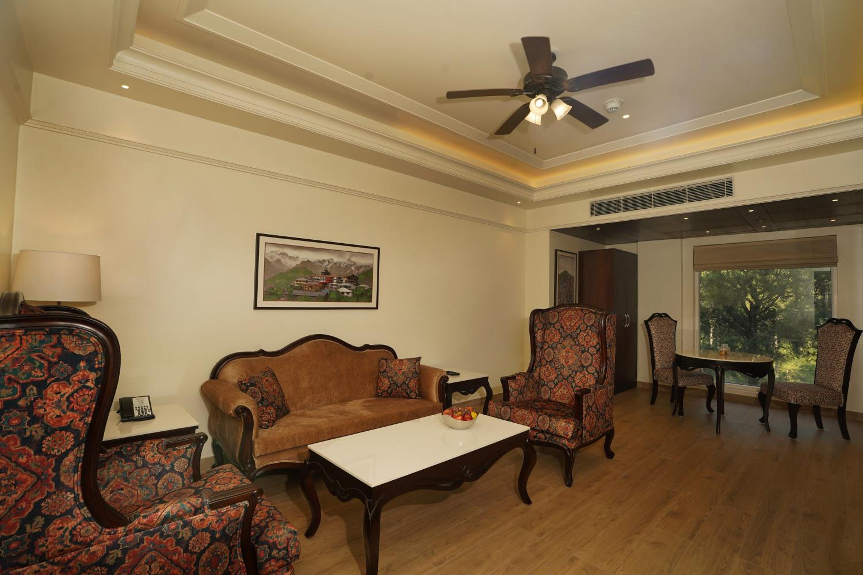 Premium Suite - Photo 10