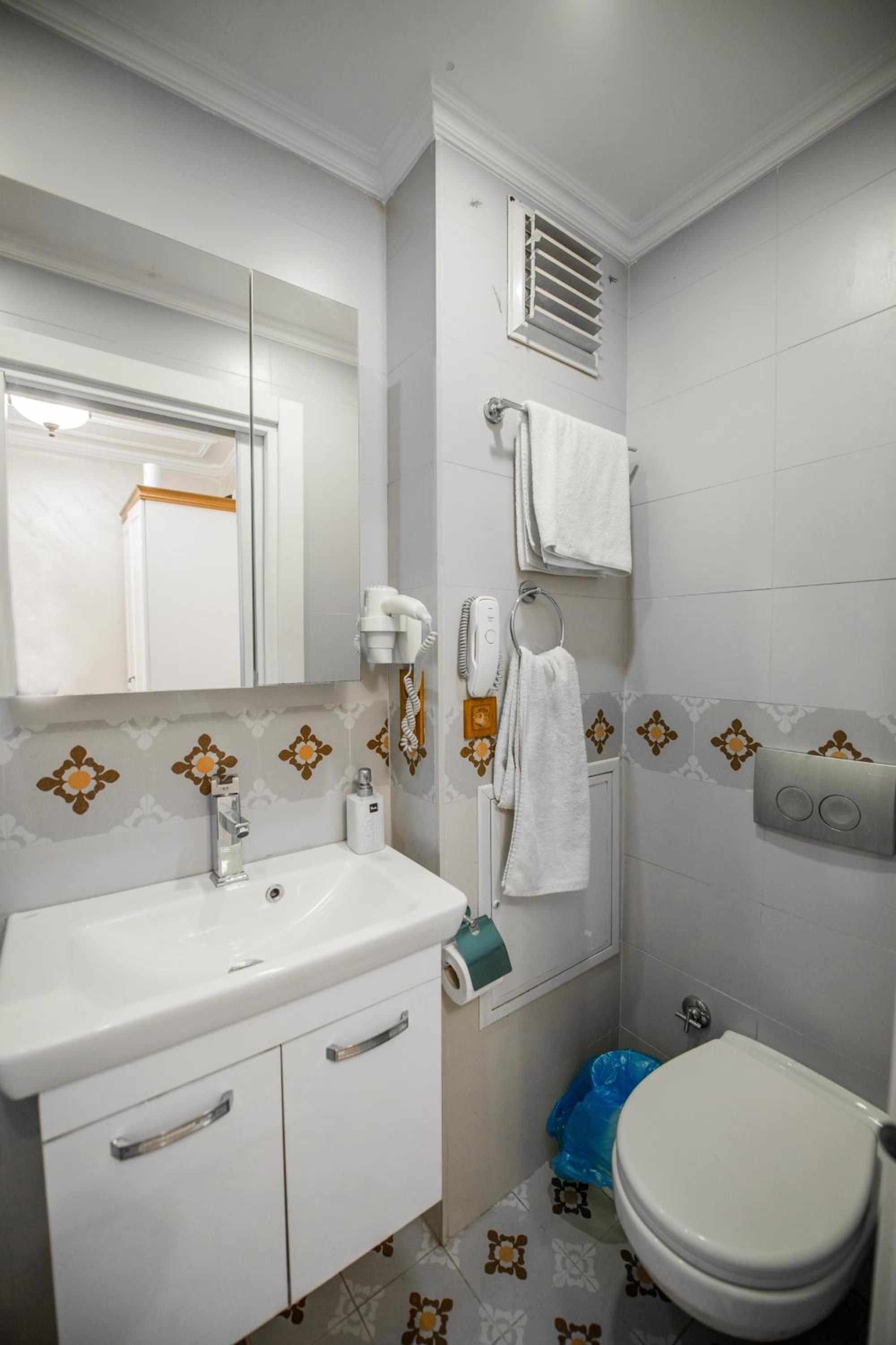 Deluxe Twin Room photo 2