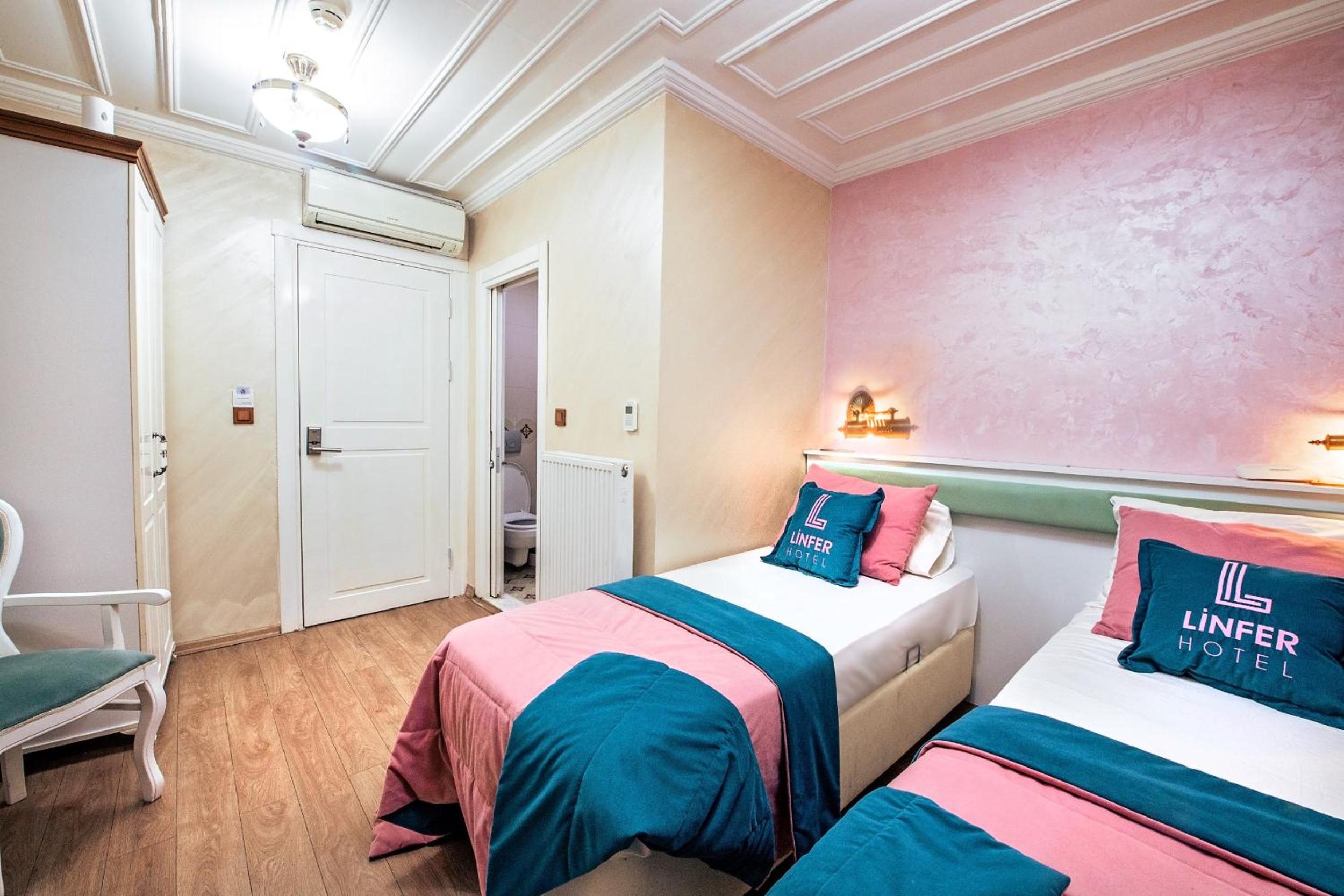 Deluxe Twin Room photo 3