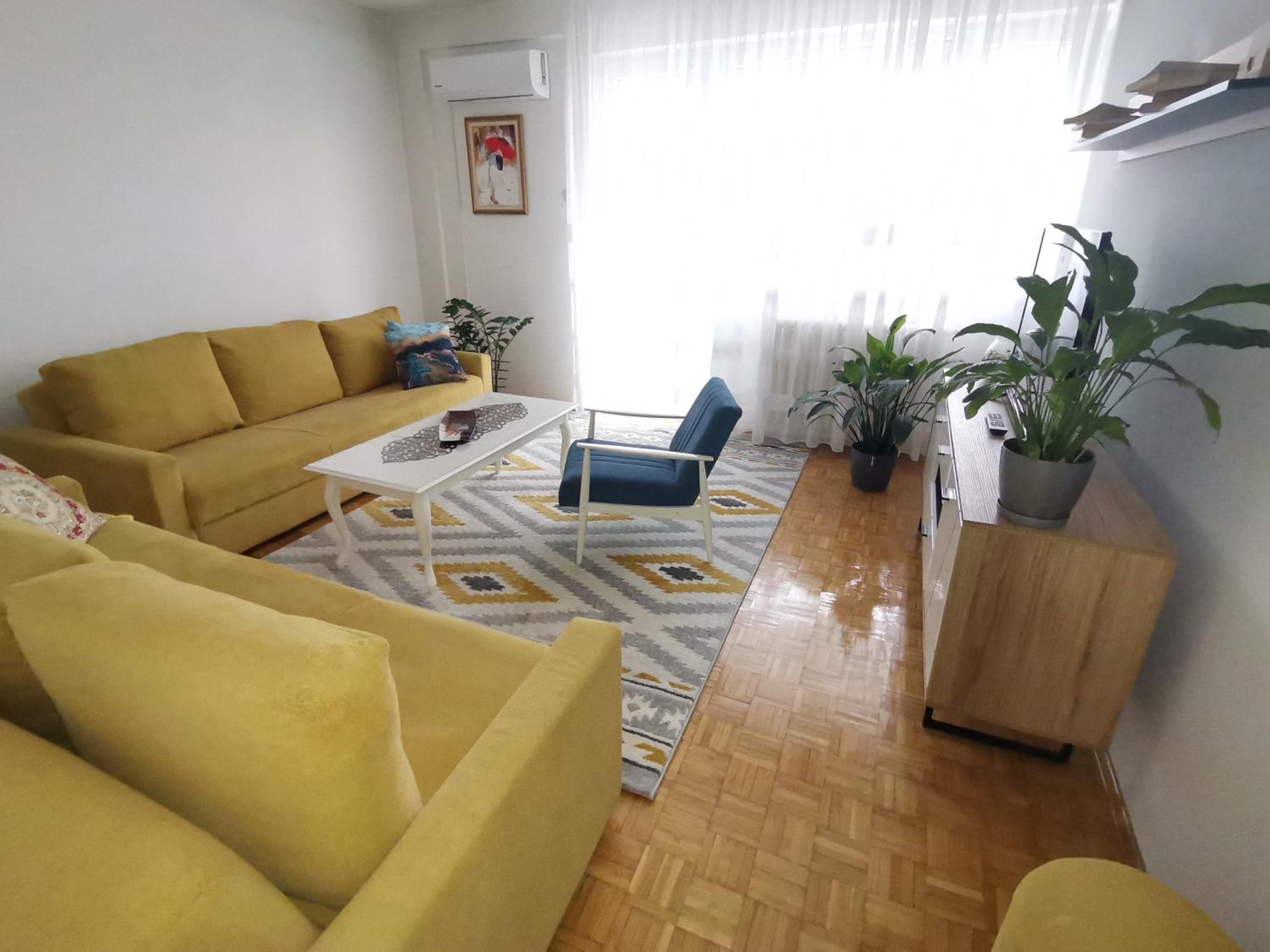 One-Bedroom Apartment photo 1