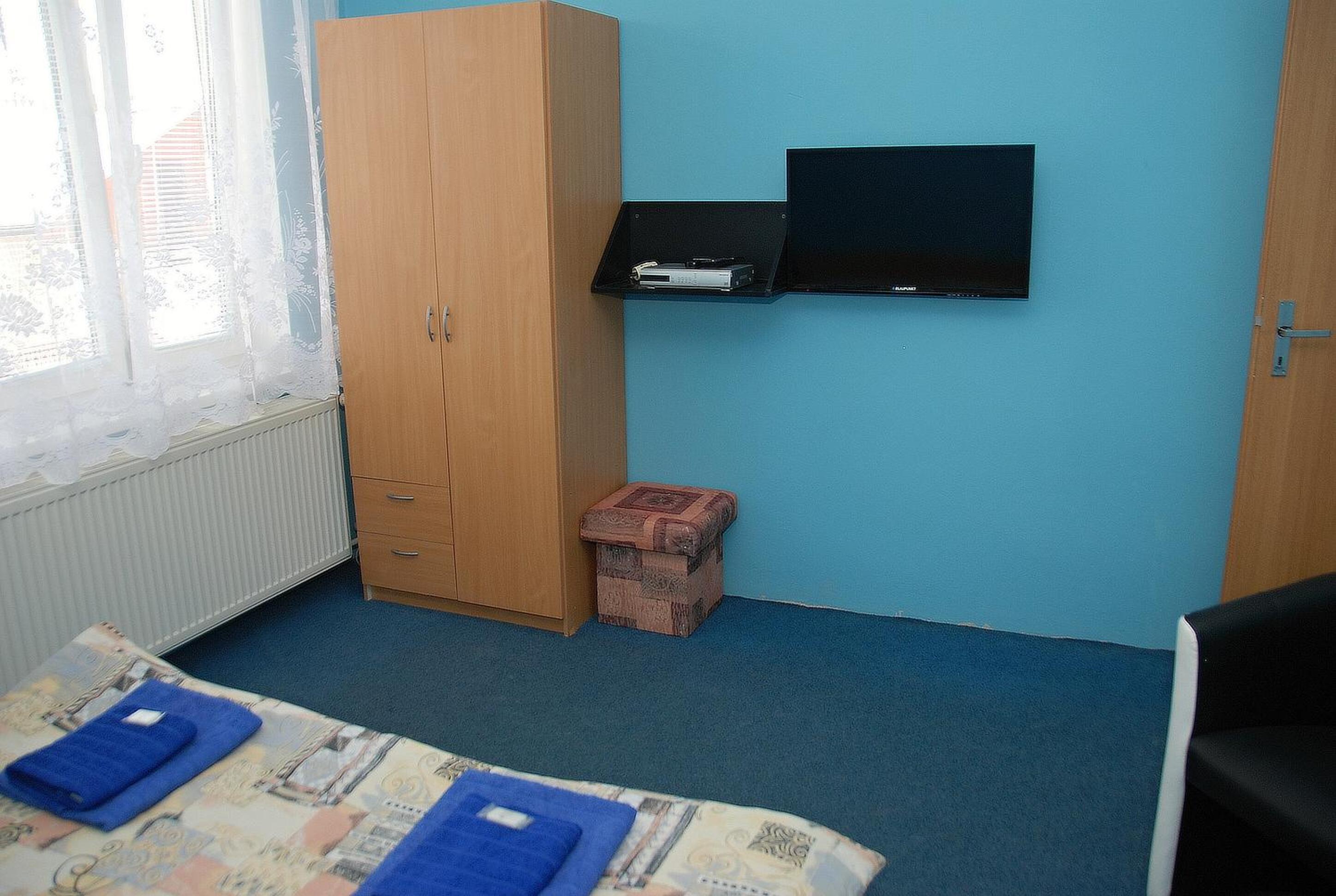 Apartment with Balcony - Photo 2