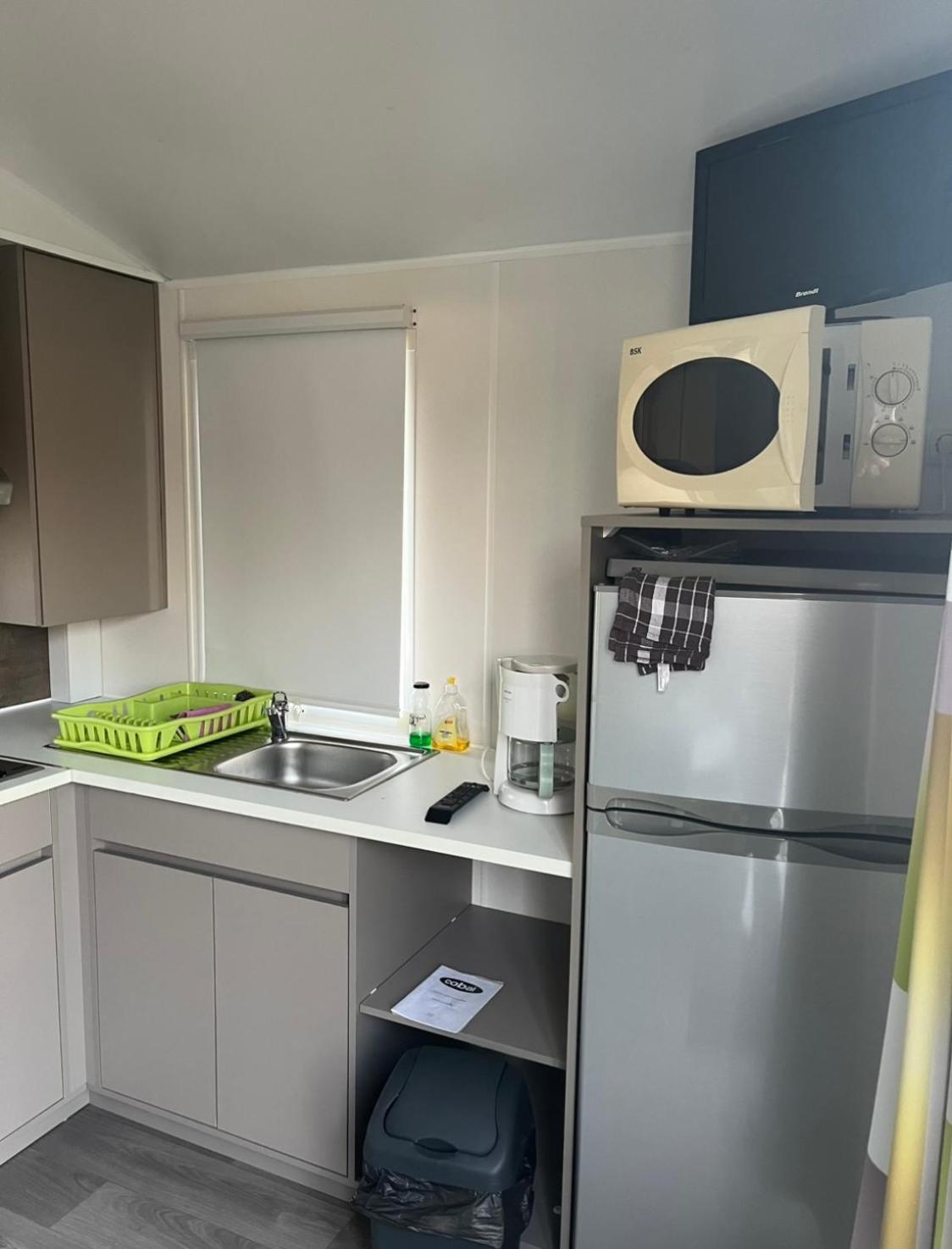 Mobile Home - Photo 4