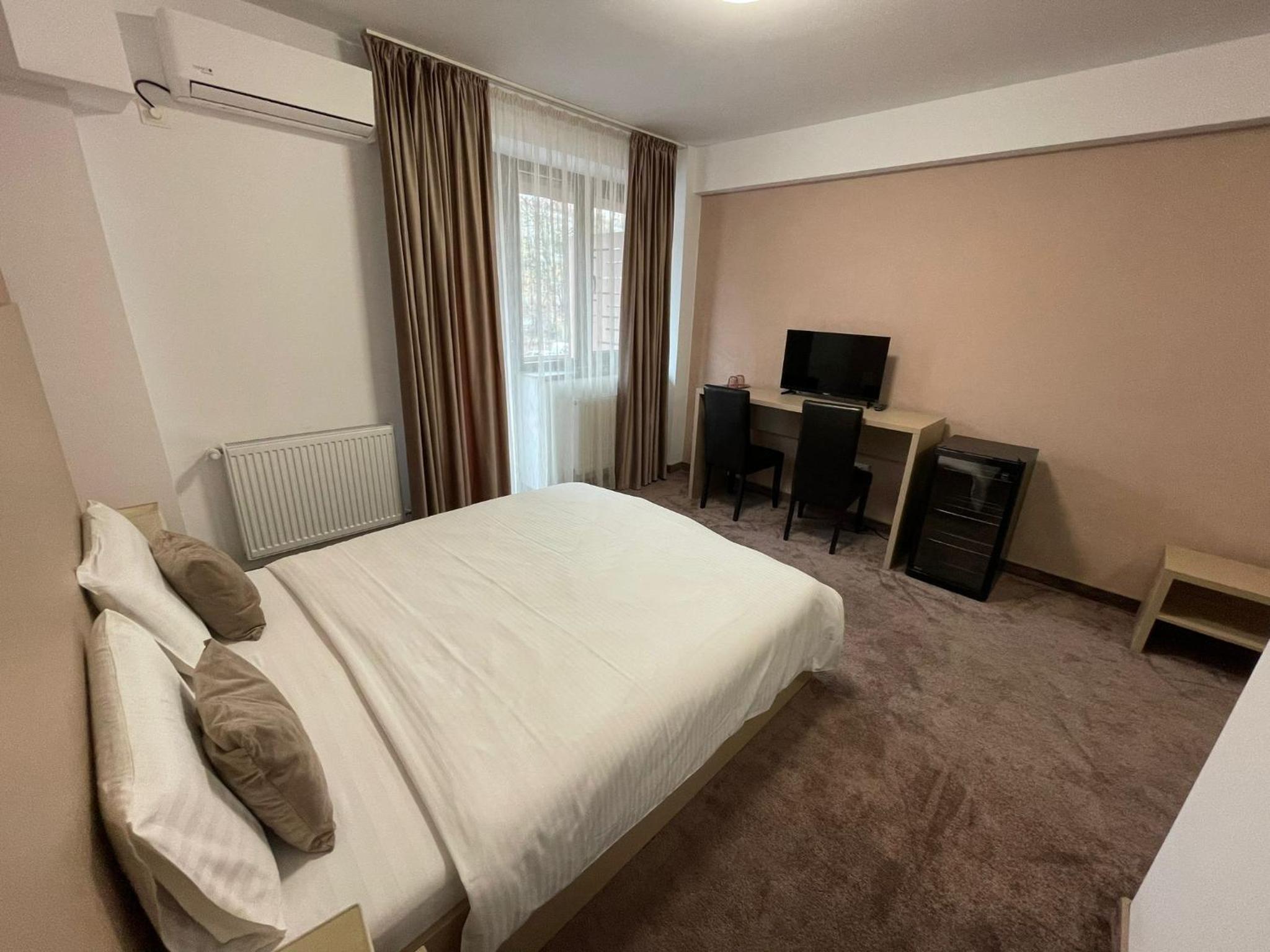 Double Room with Private Bathroom - Photo 1