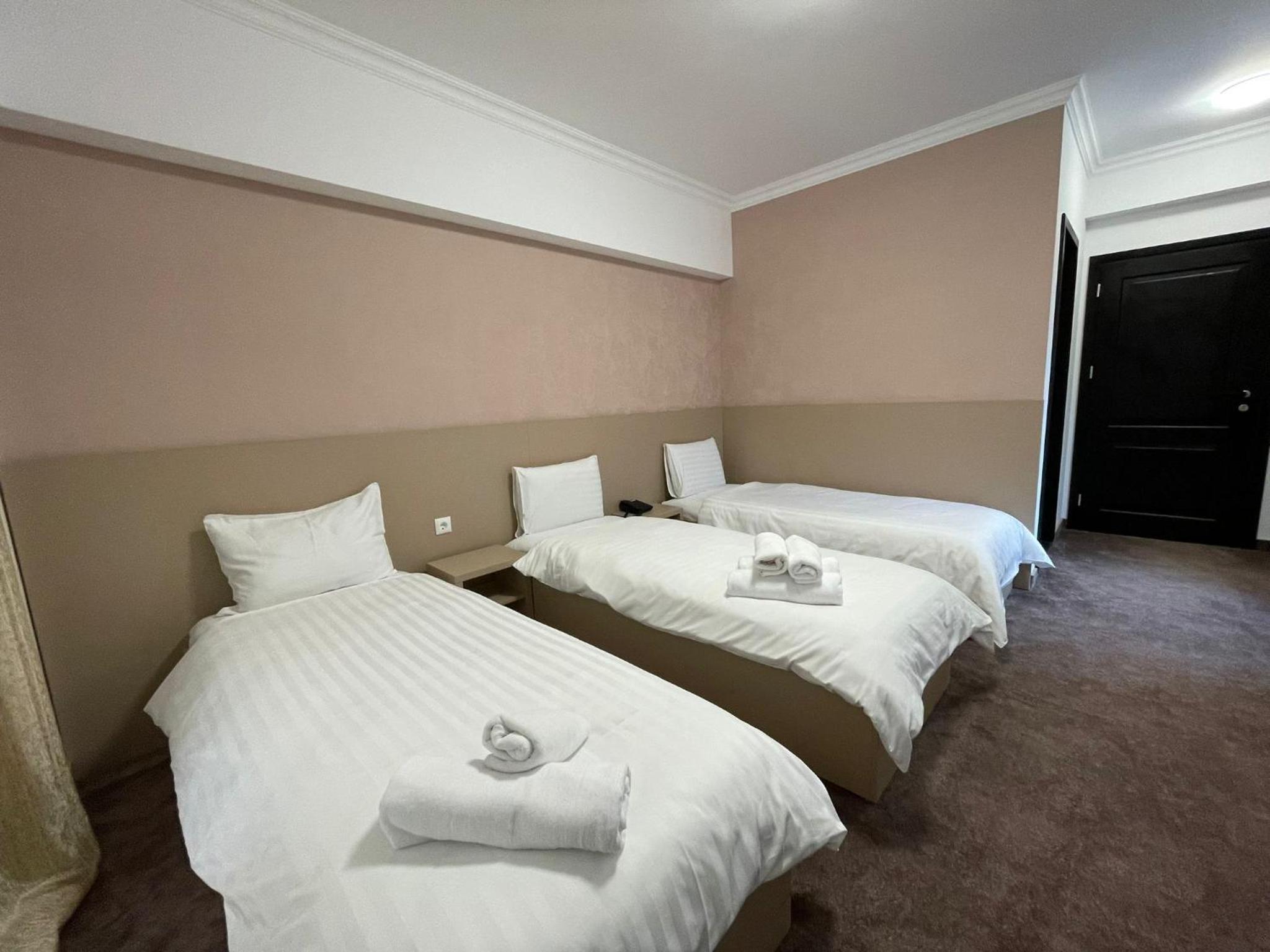 Triple Room with Balcony - Photo 2