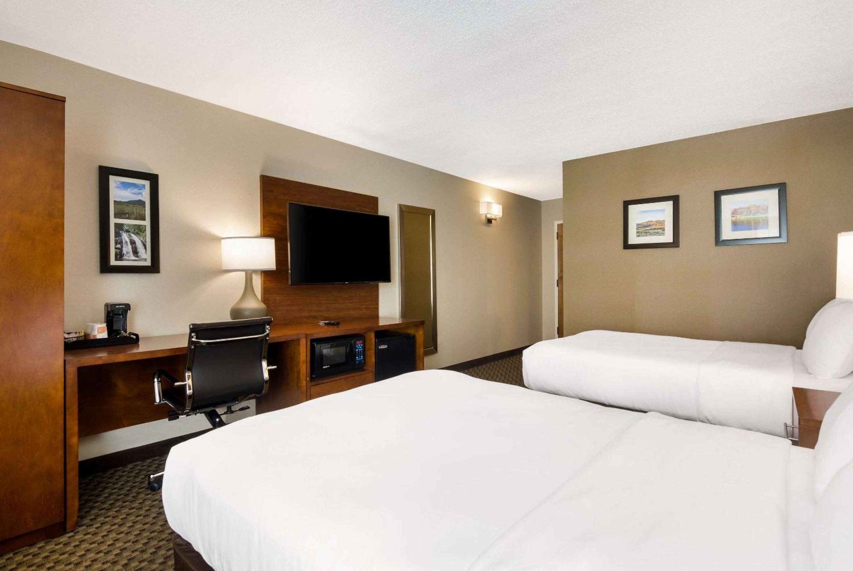 Double Room with Two Double Beds - Non-Smoking photo 3