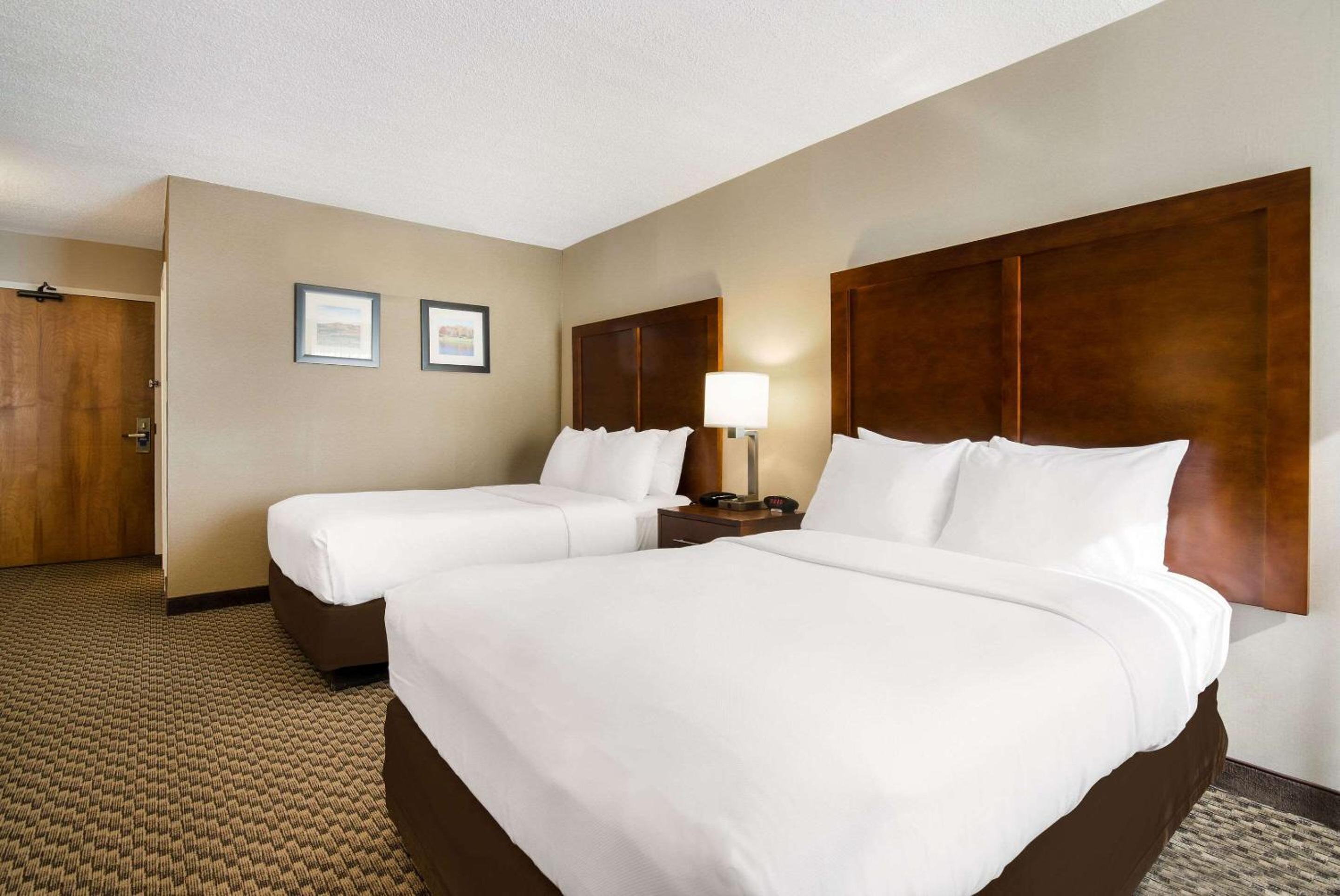 Double Room with Two Double Beds - Non-Smoking photo 2