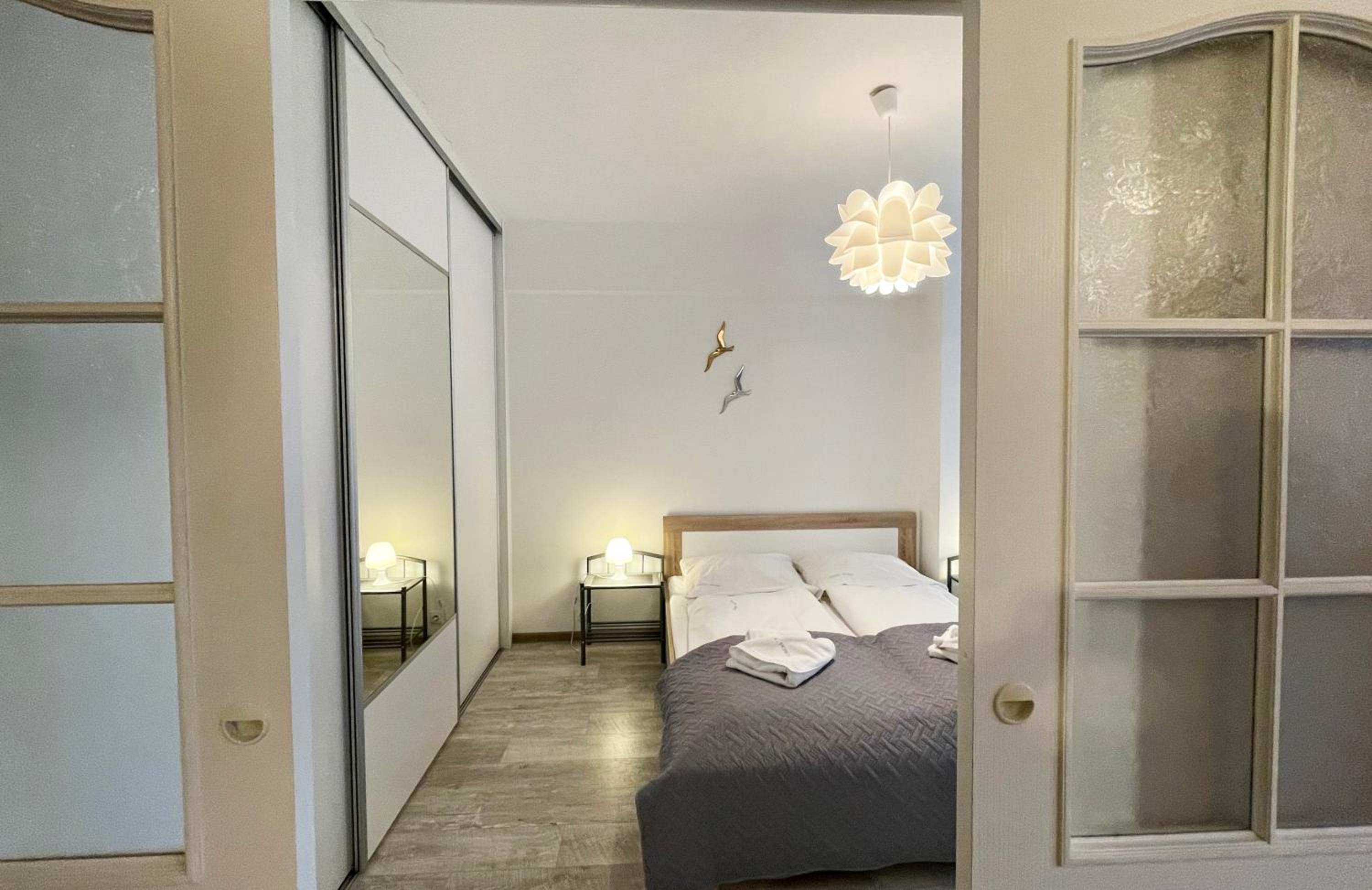 One-Bedroom Apartment with Lateral Sea View