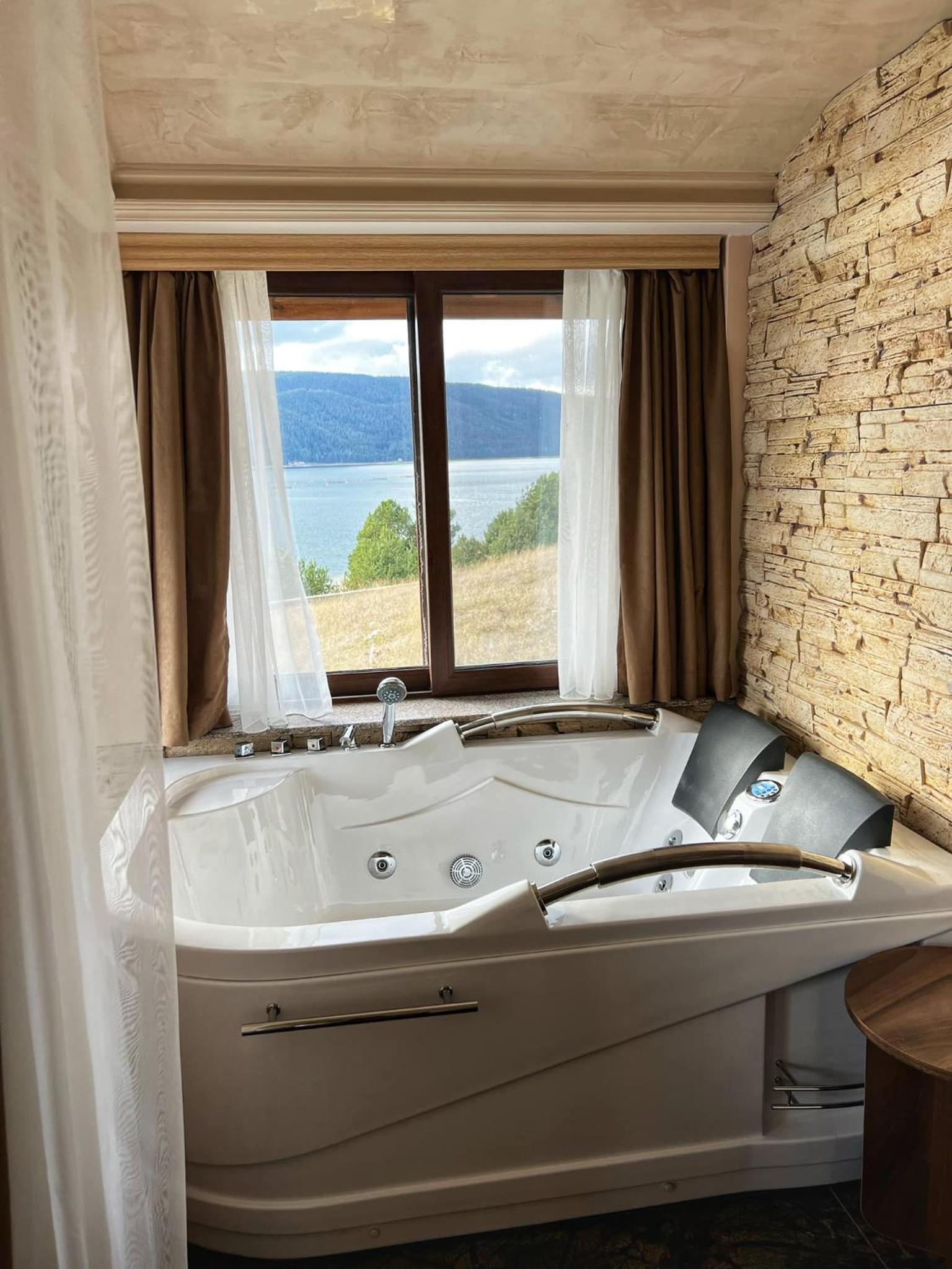 Double Room with Spa Bath photo 3