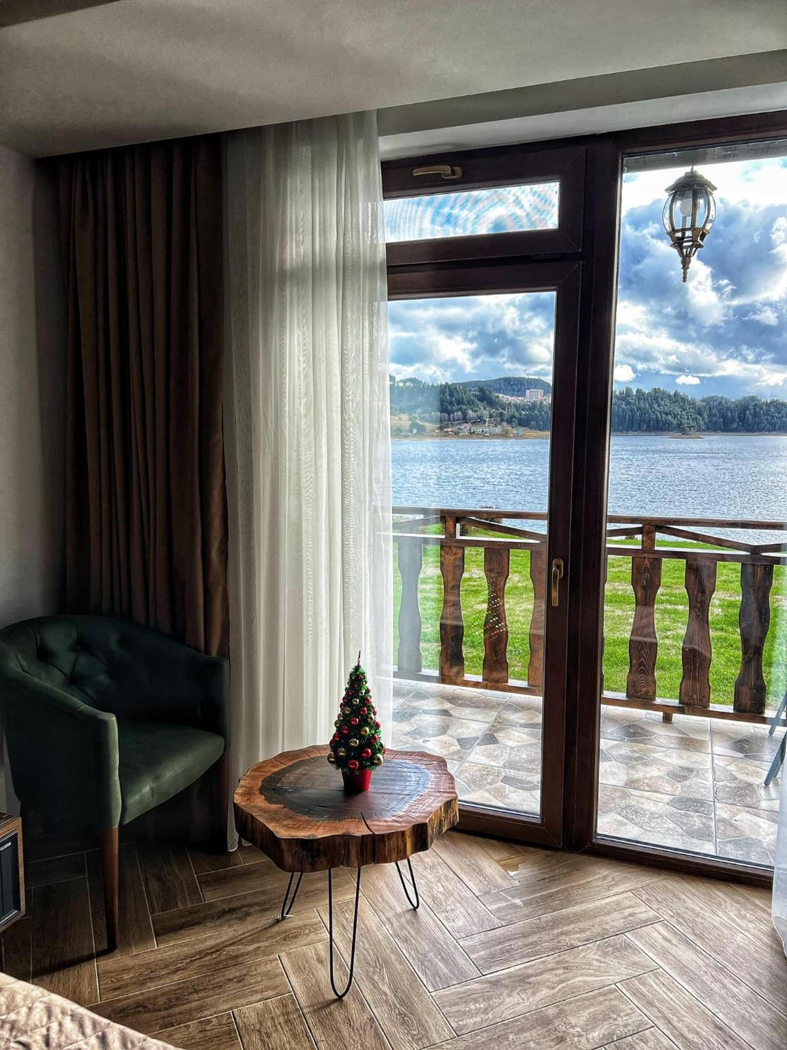 Triple Room with Lake View photo 2