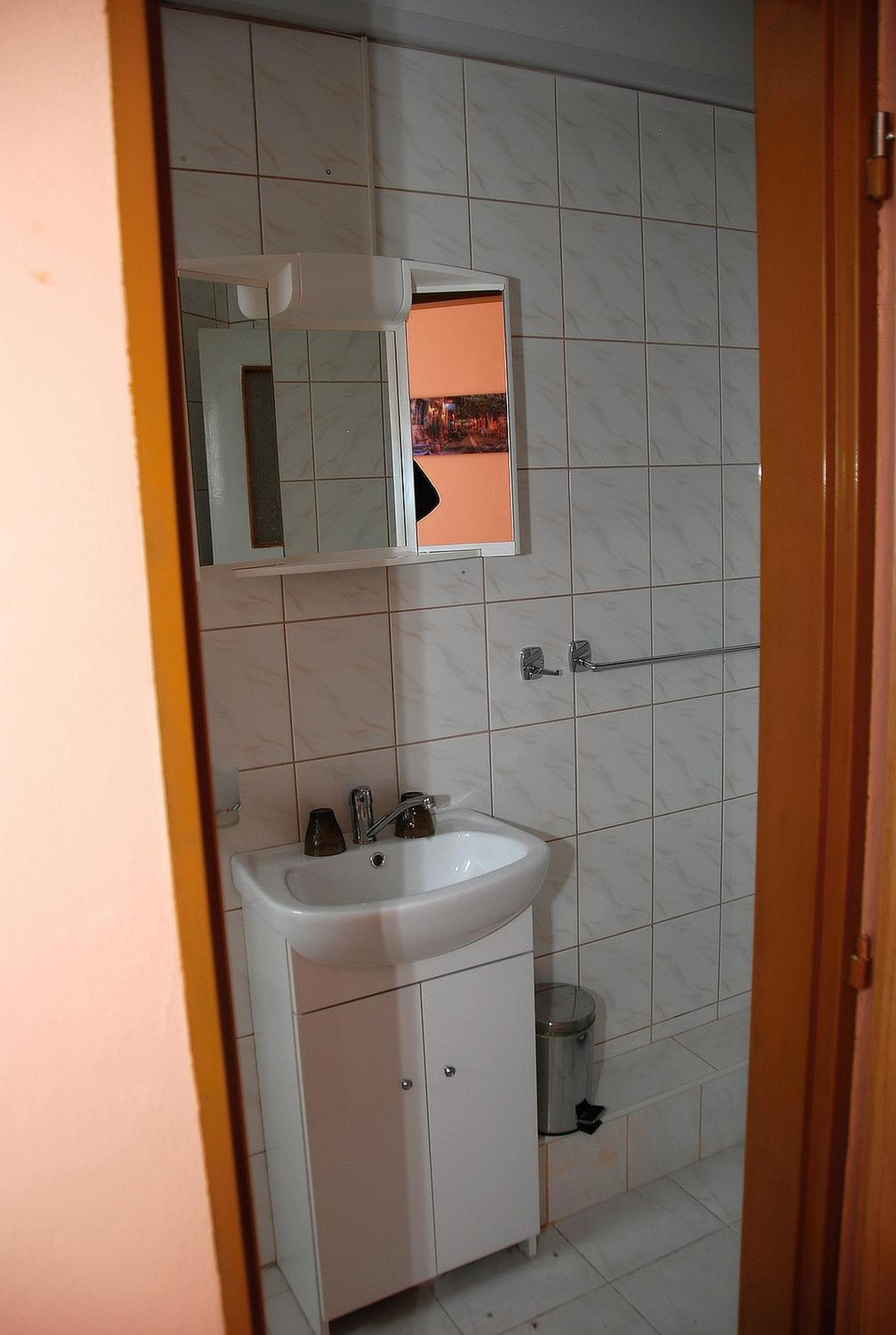 Double or Twin Room - Photo 8