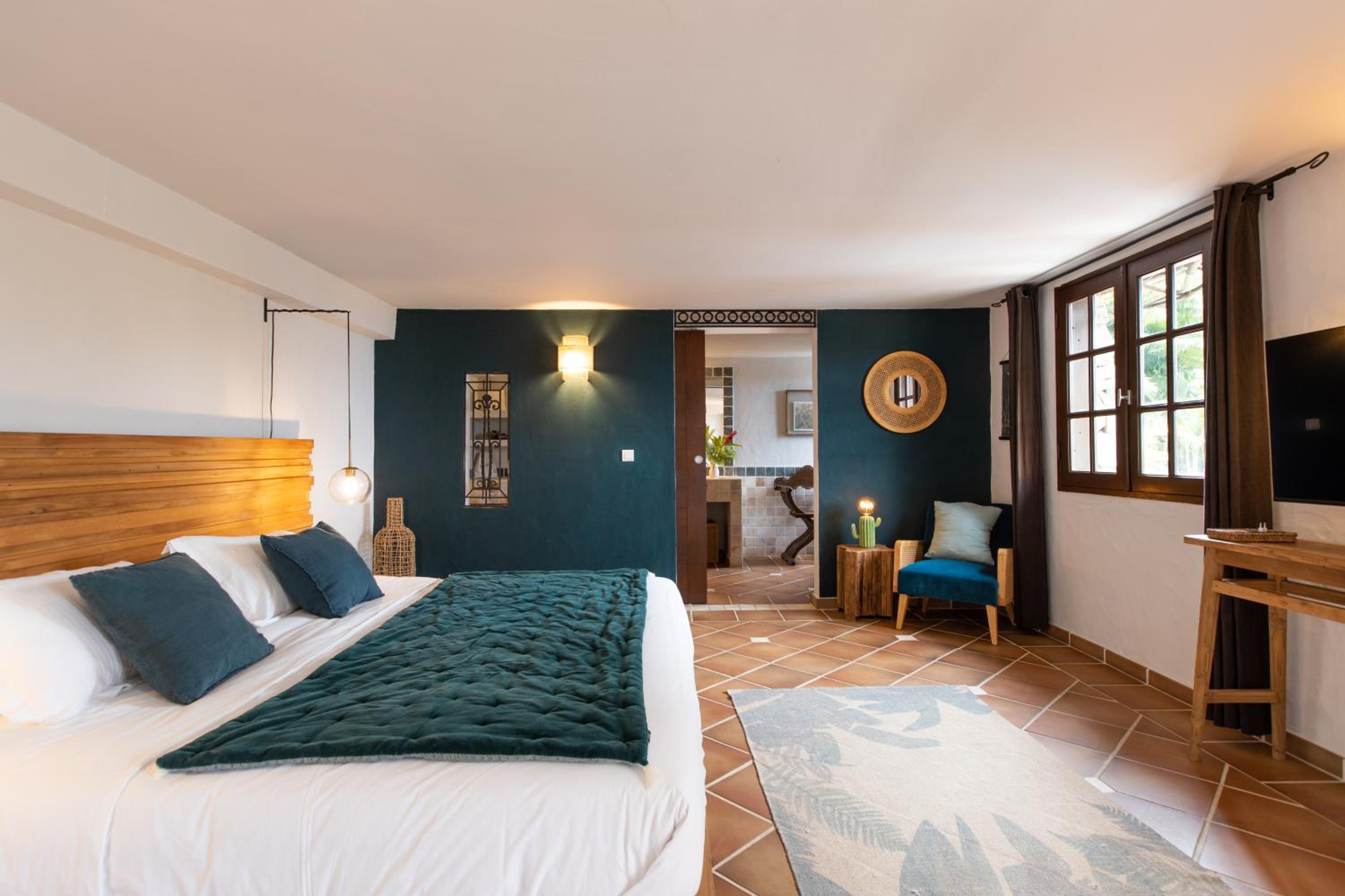 Deluxe King Room photo 2