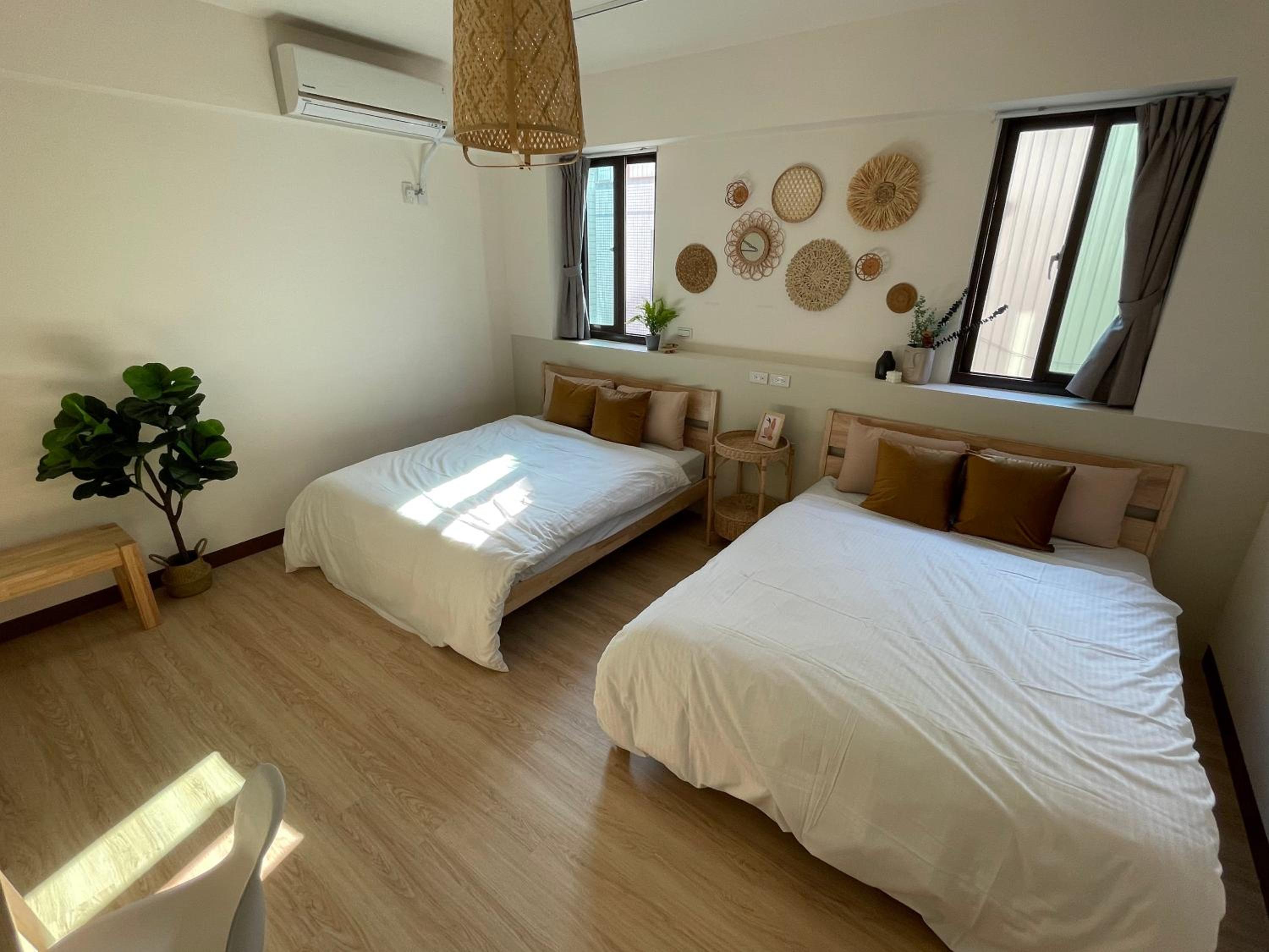 Quadruple Room with Private Bathroom photo 1