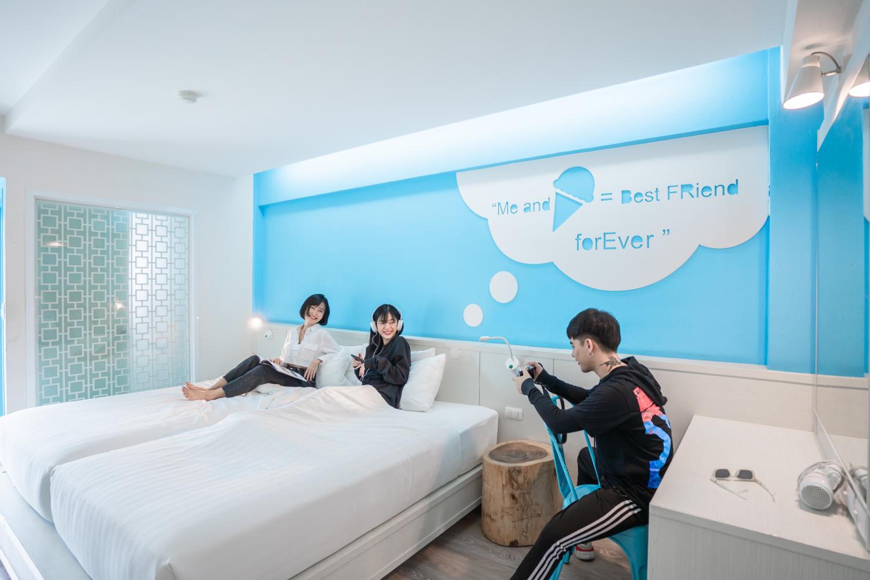 Standard Twin Room - Photo 9