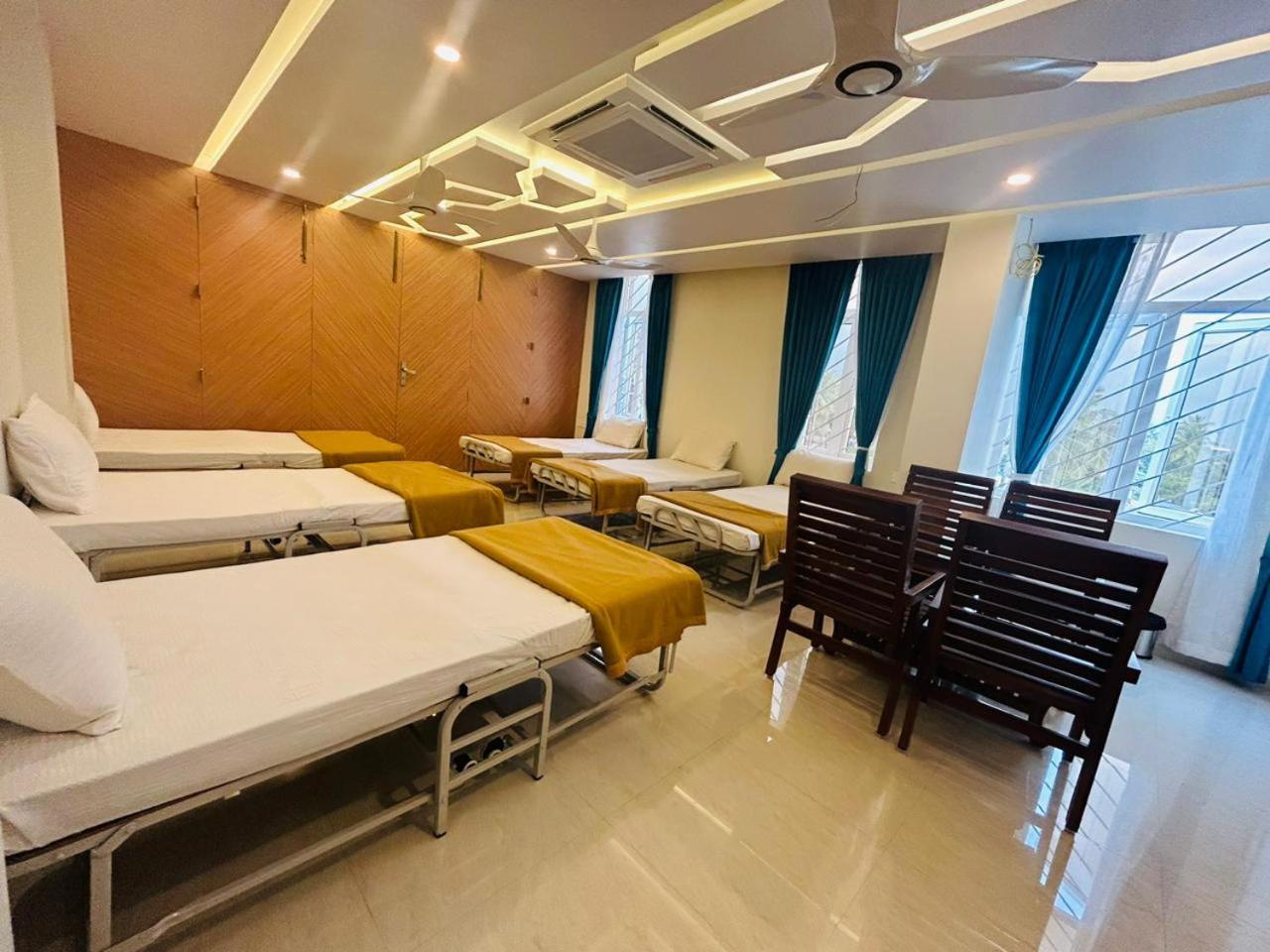 6-Bed Mixed Dormitory Room photo 1