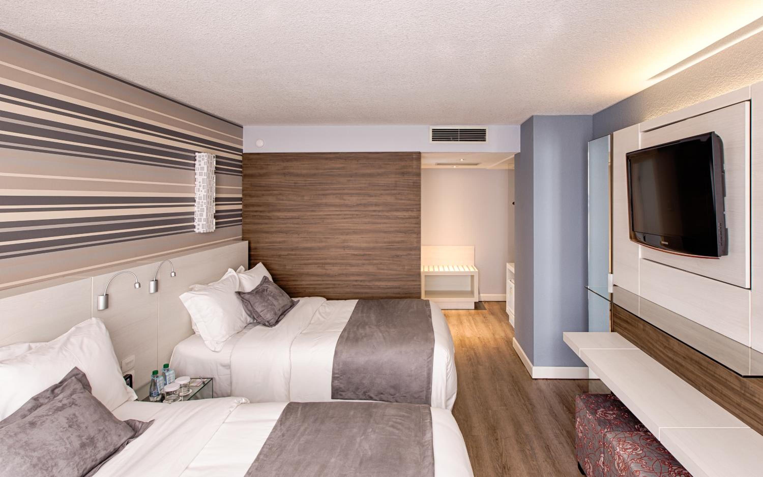 Luxury  Two Double Beds Non-Smoking - Photo 4