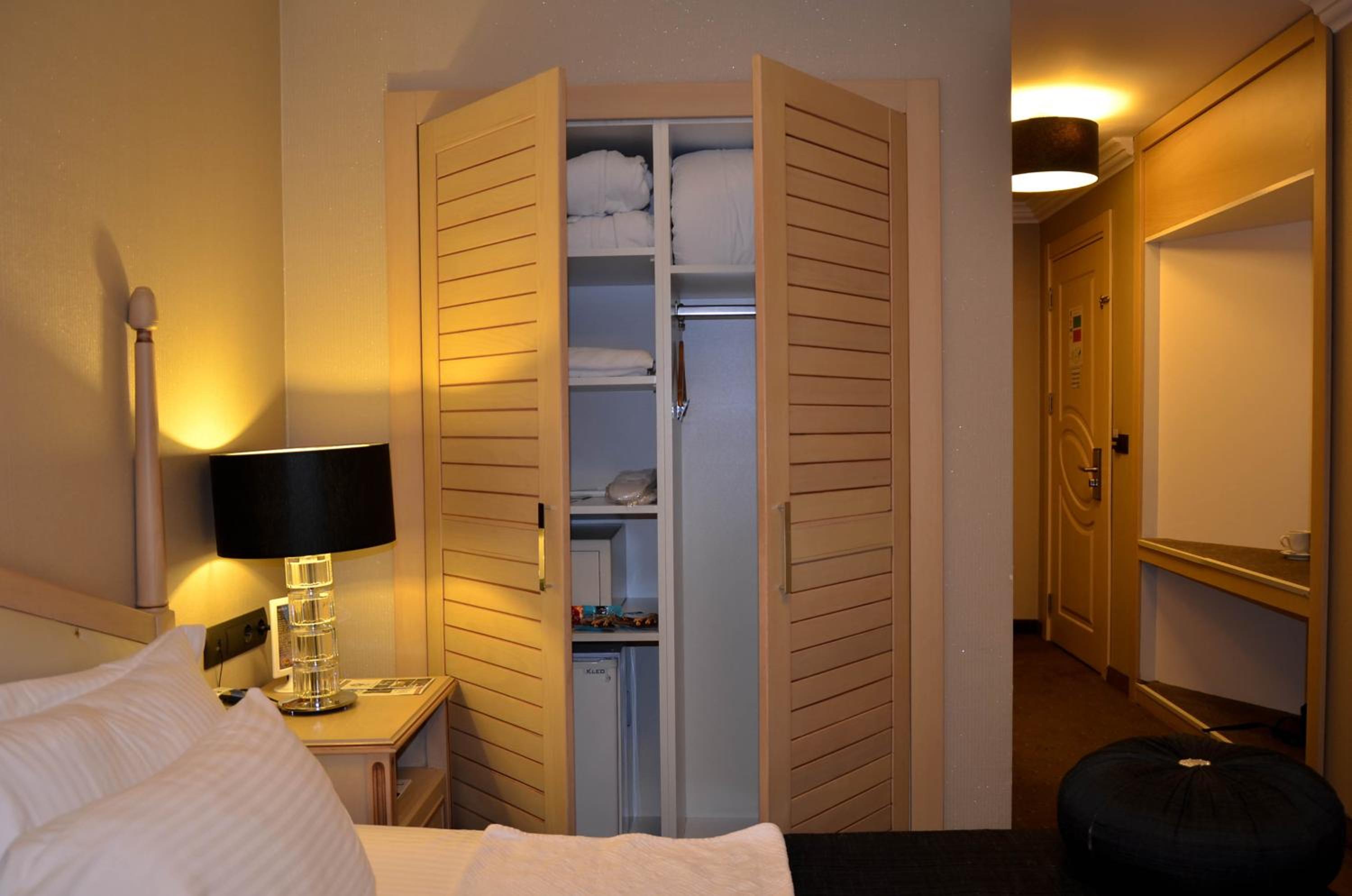 Standard Double or Twin Room photo 2