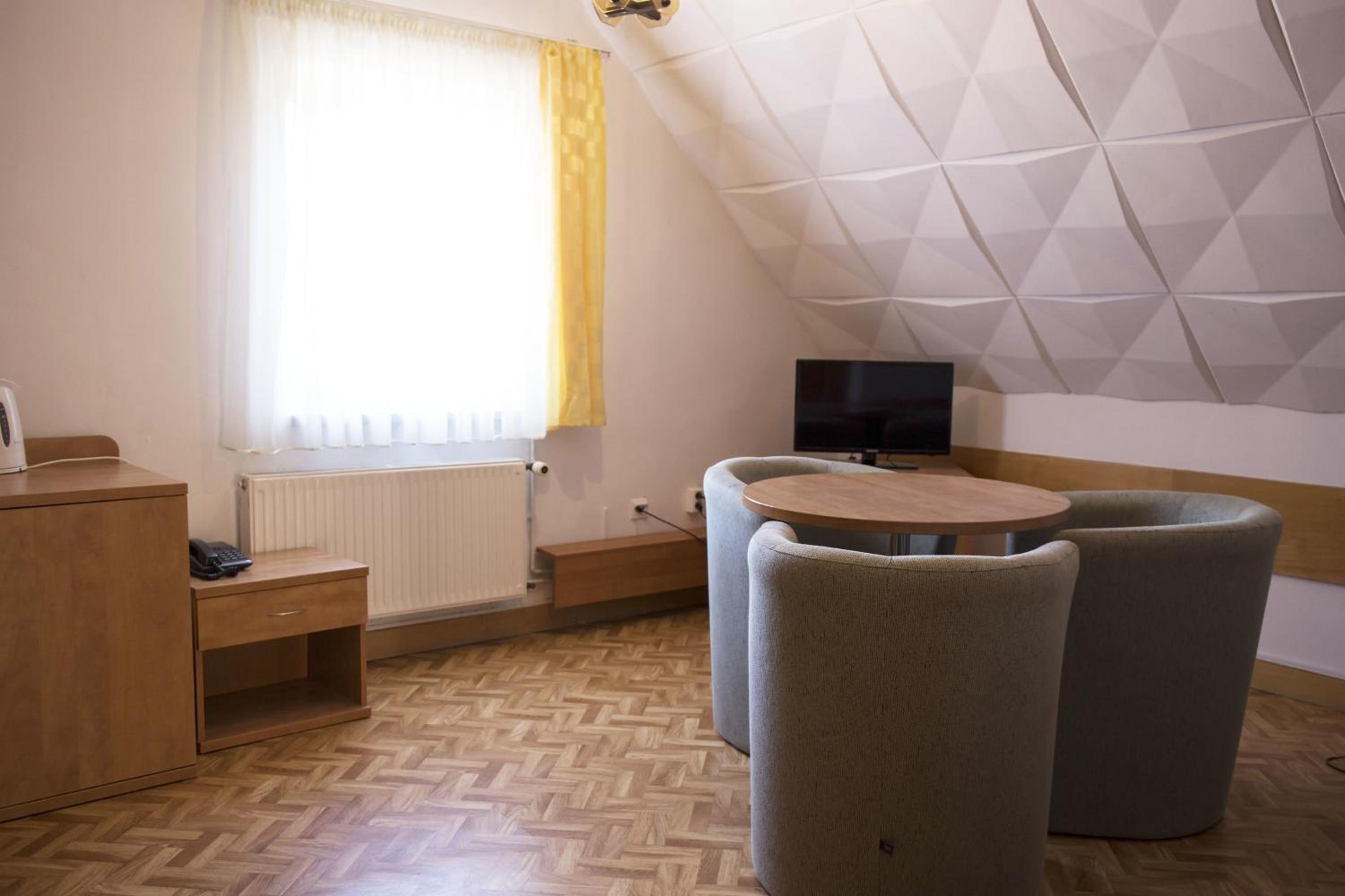 Triple Room photo 2