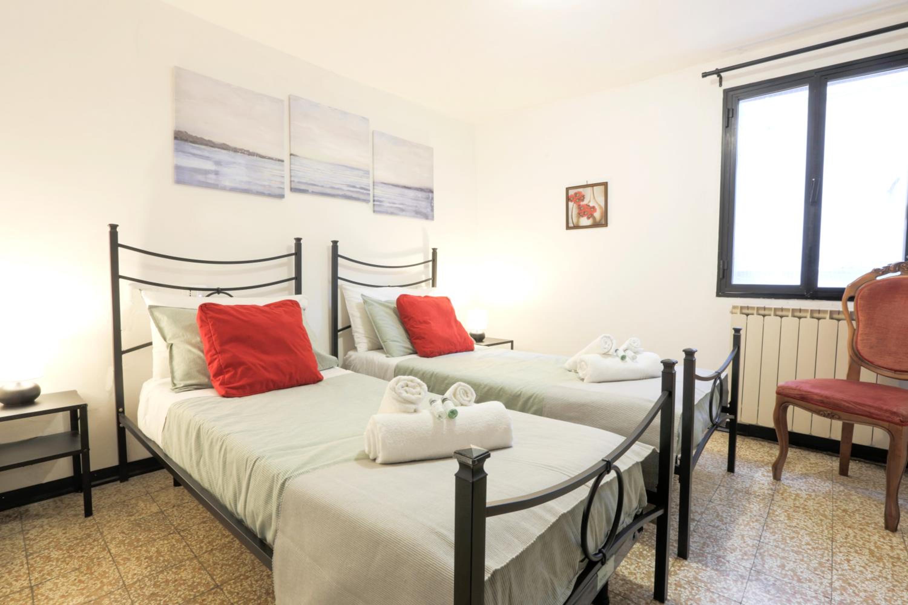 Double or Twin Room with Shared Bathroom photo 1