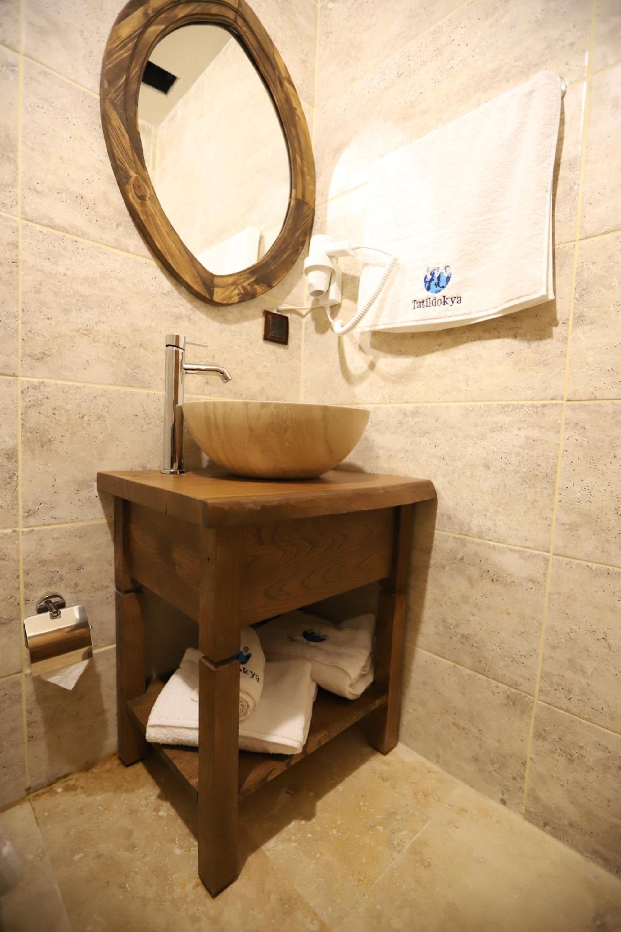 Queen Room with Spa Bath - Photo 13
