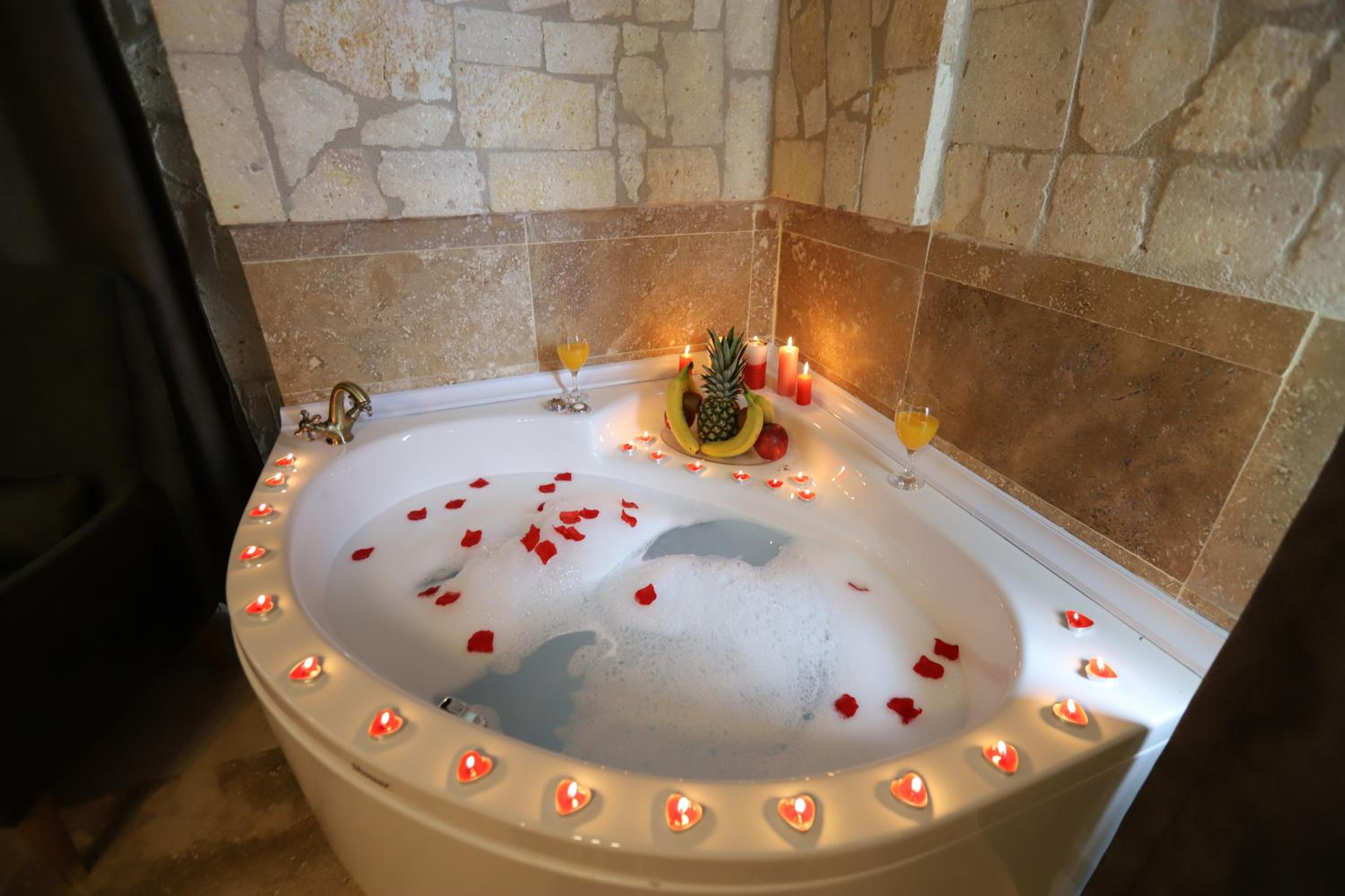 Queen Room with Spa Bath - Photo 14