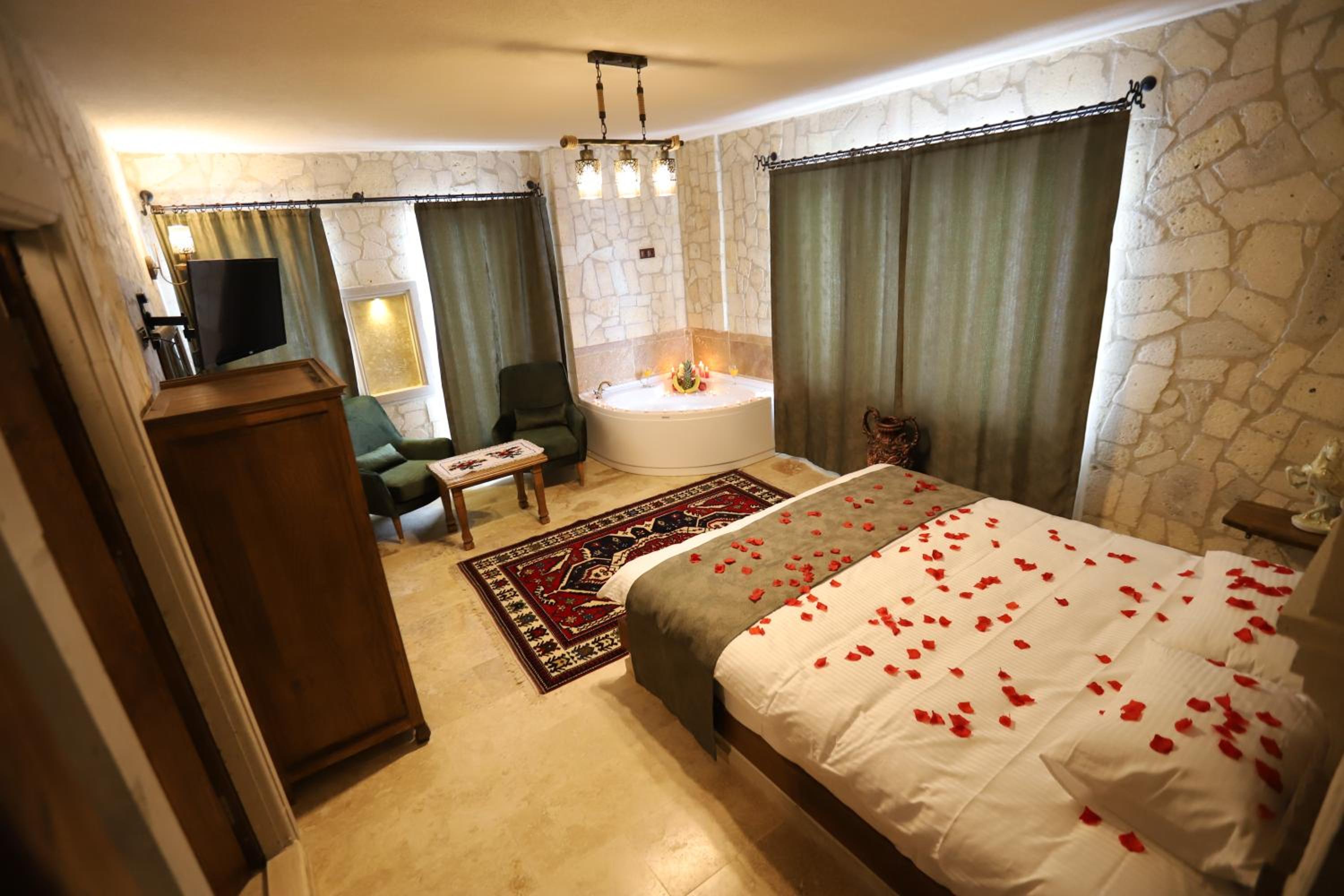 Queen Room with Spa Bath - Photo 15