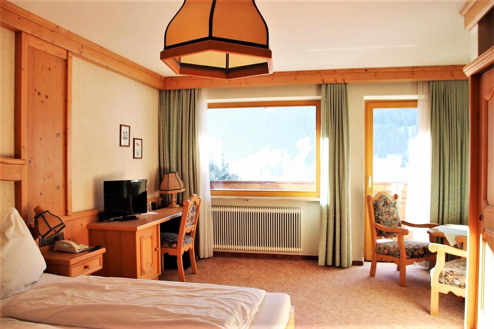 Double Room with Balcony and South View - Photo 5