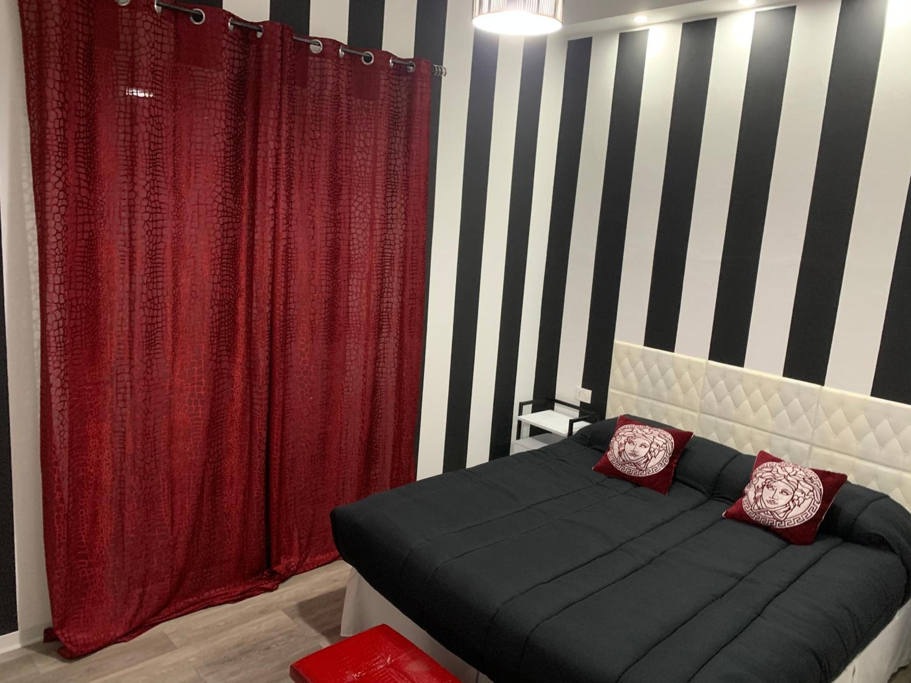 Double Room with Balcony - Photo 2
