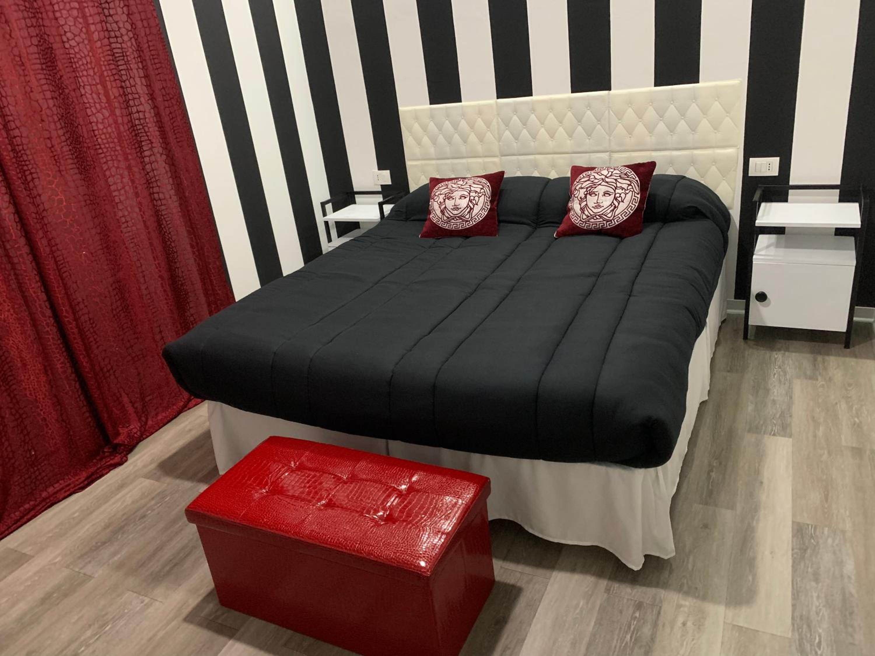Double Room with Balcony - Photo 5